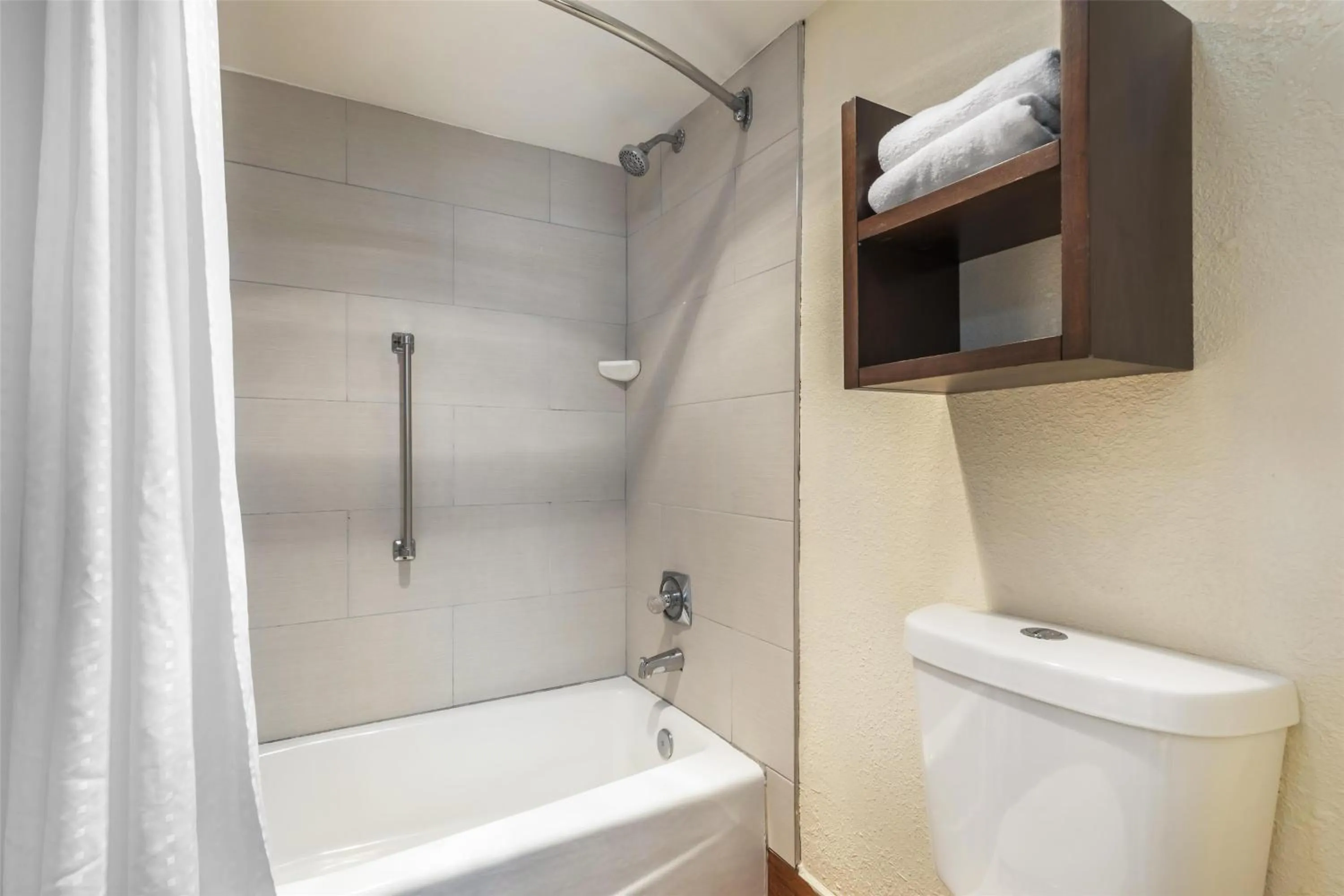 Bathroom in Best Western Salisbury Plaza