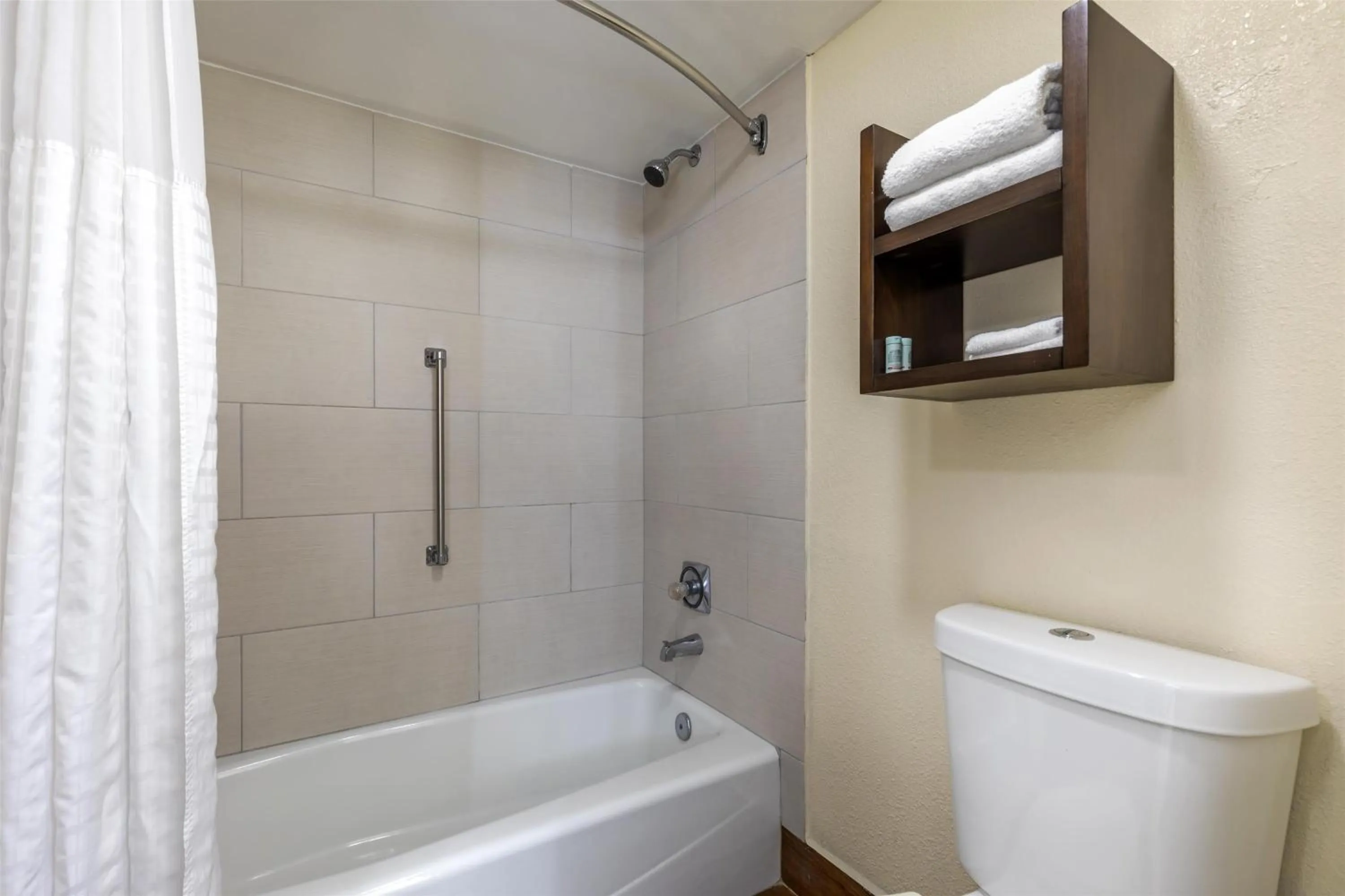 Bathroom in Best Western Salisbury Plaza