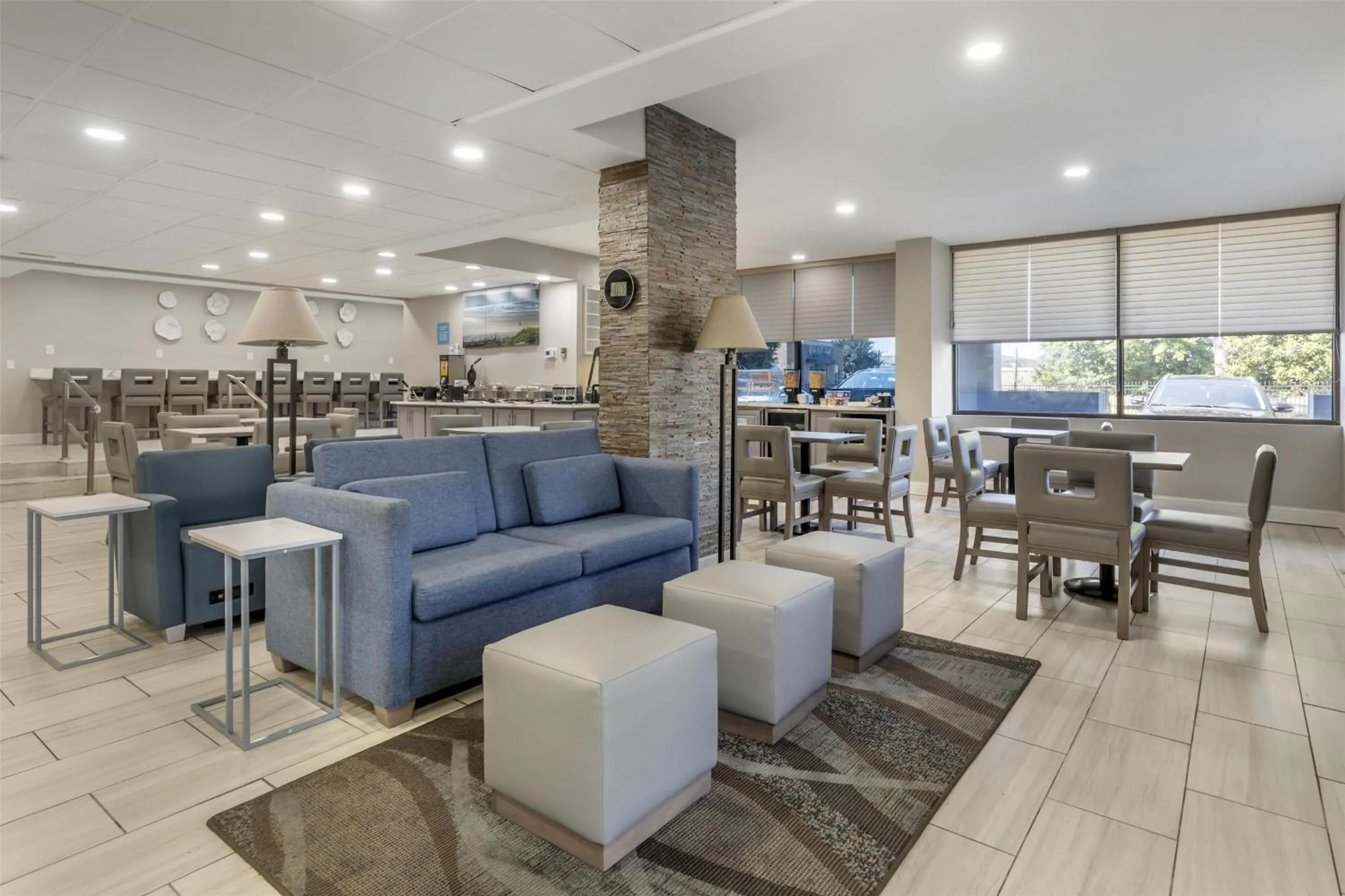 Lobby or reception in Best Western Salisbury Plaza