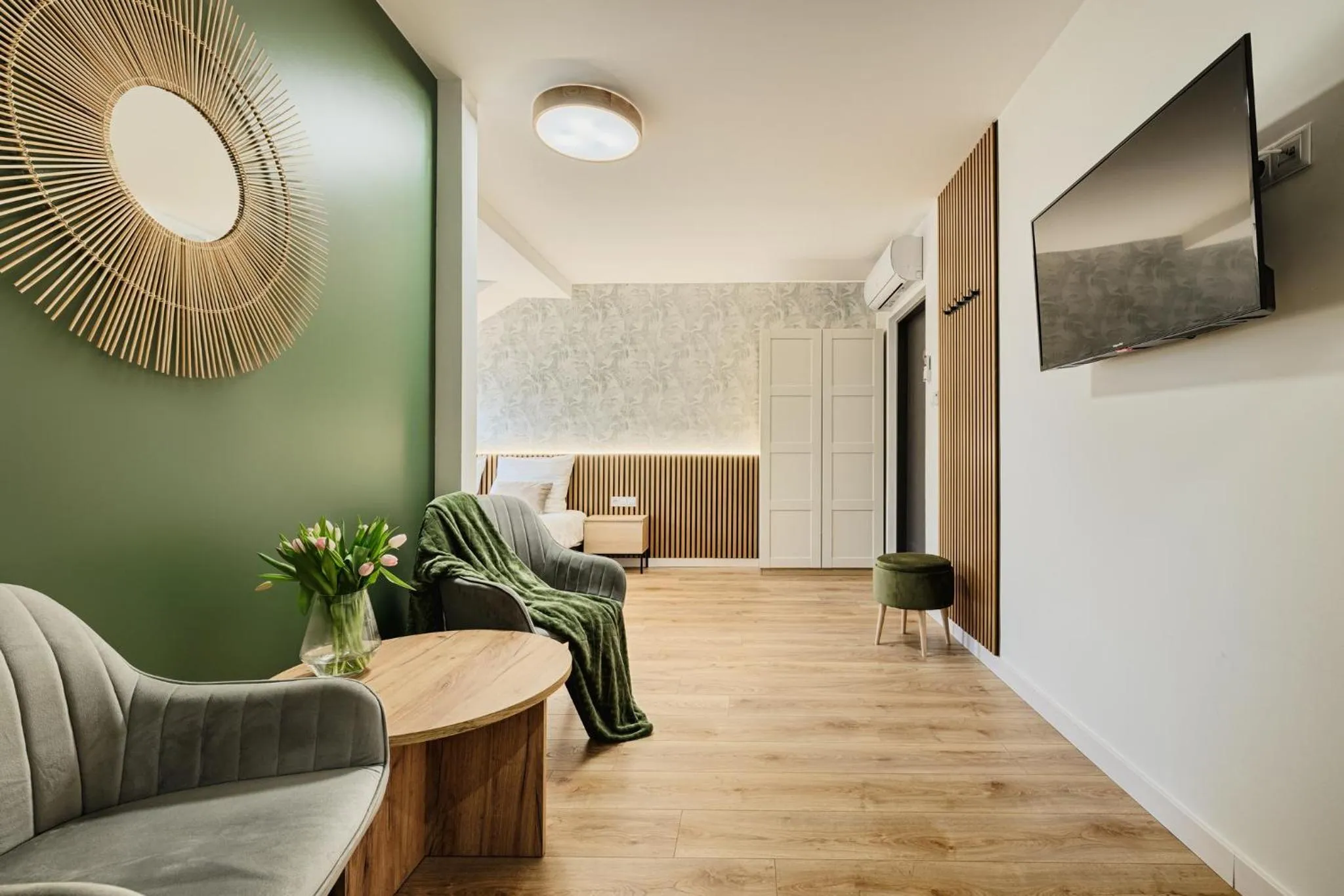 Communal lounge/ TV room in GOŚCINIEC ZACISZE - pokoje & restauracja blisko A2 Dąbie - Uniejów