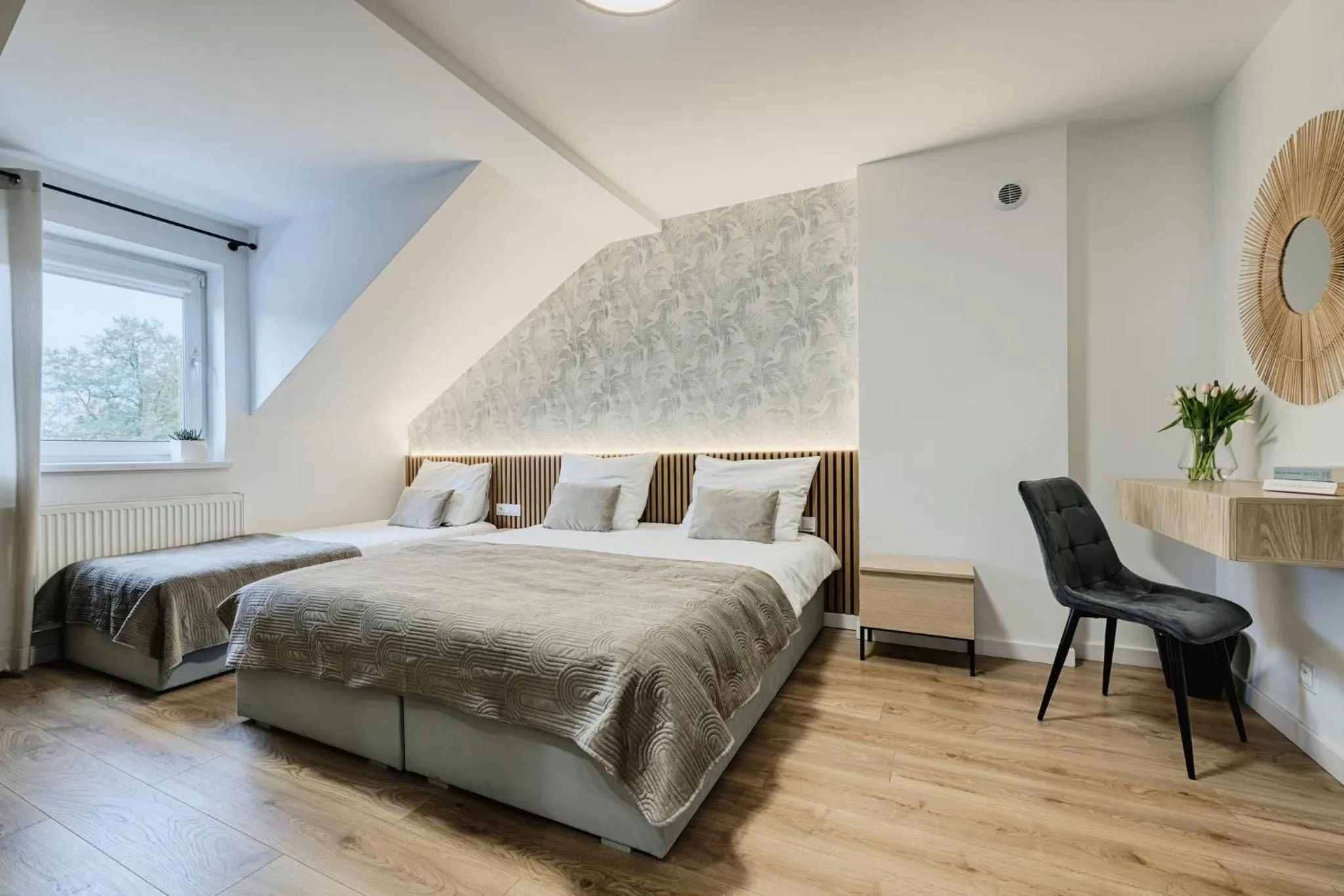 Bed in GOŚCINIEC ZACISZE - pokoje & restauracja blisko A2 Dąbie - Uniejów