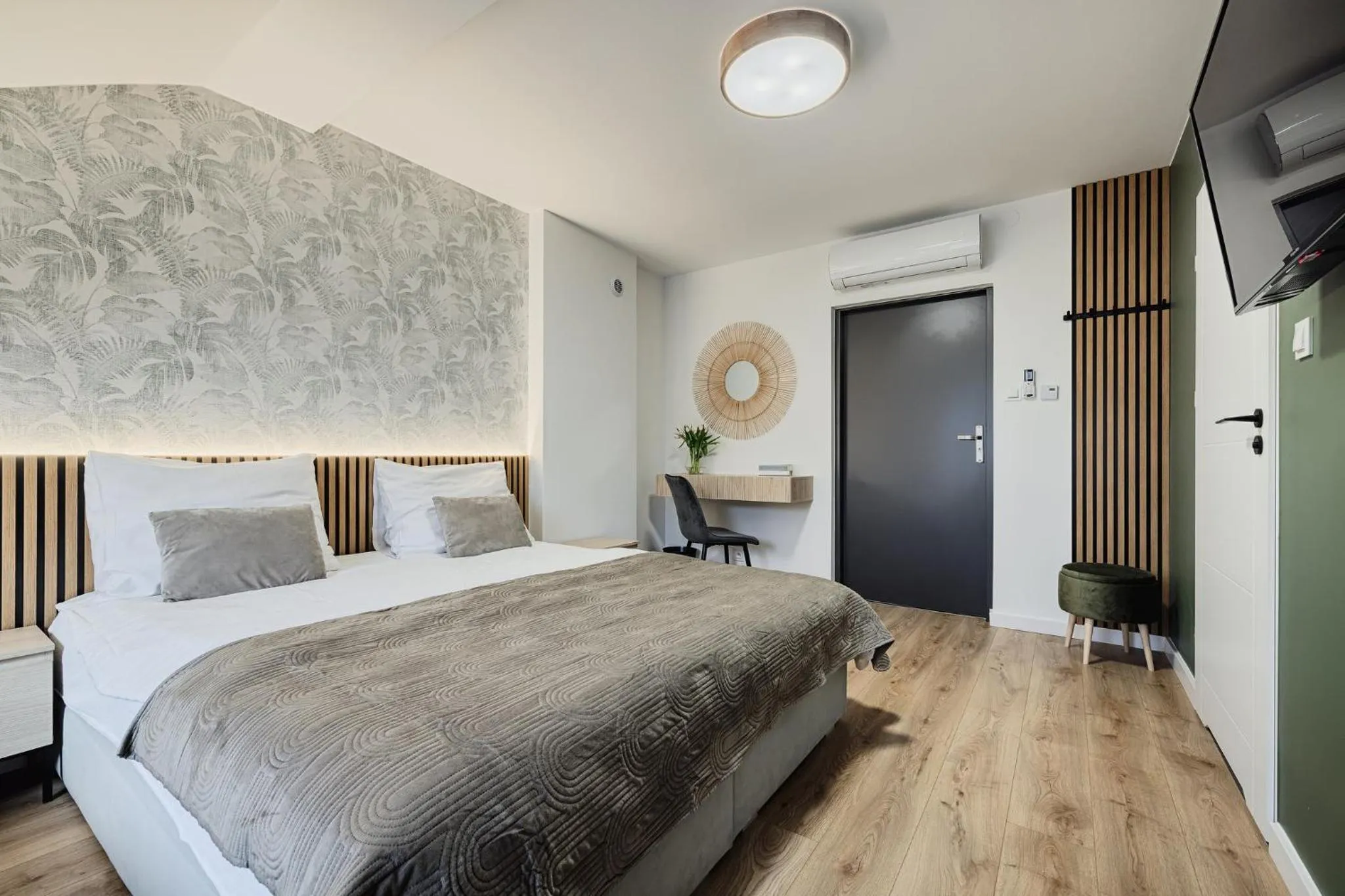 Bed in GOŚCINIEC ZACISZE - pokoje & restauracja blisko A2 Dąbie - Uniejów