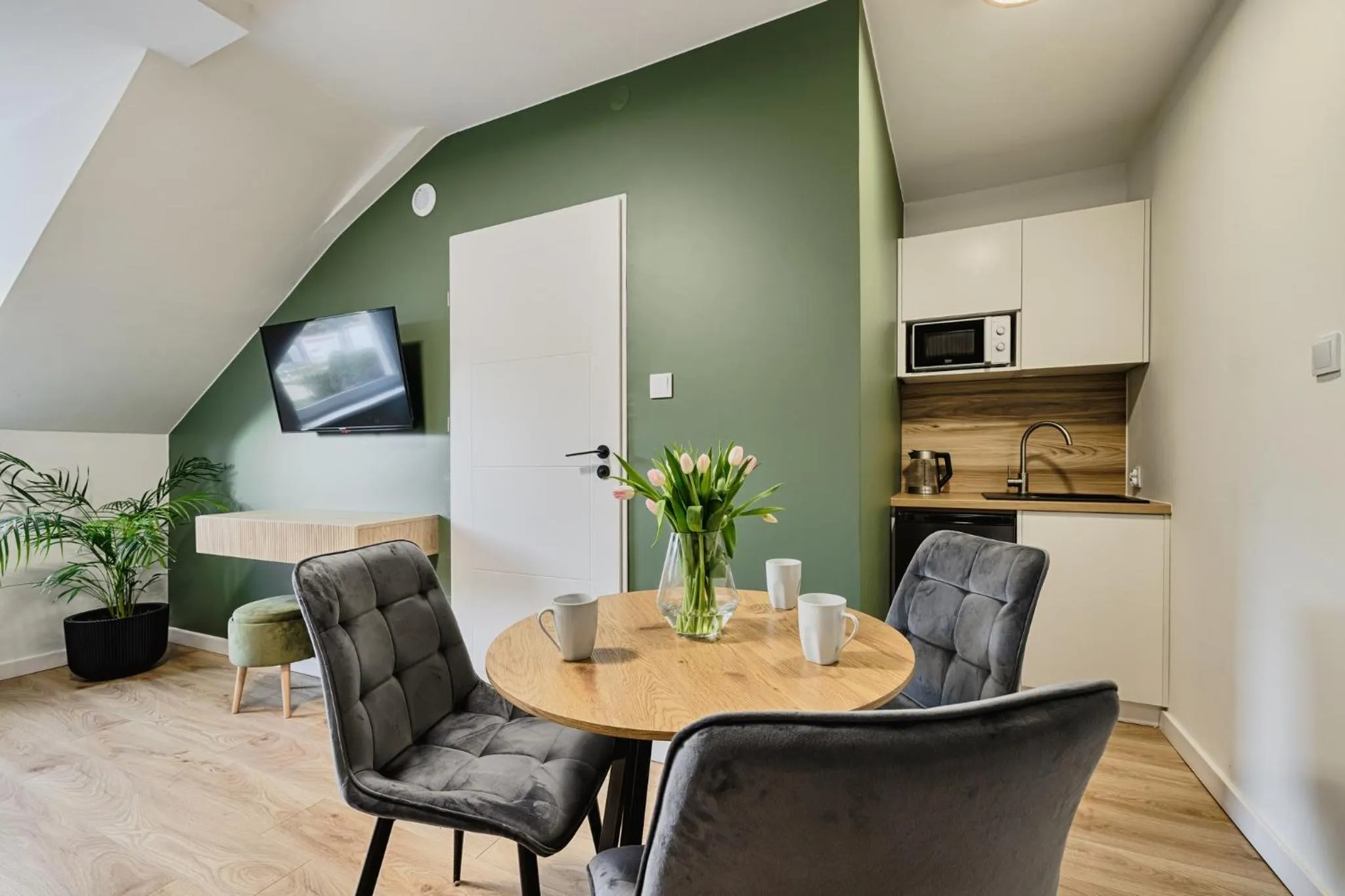 GOŚCINIEC ZACISZE - pokoje & restauracja blisko A2 Dąbie - Uniejów