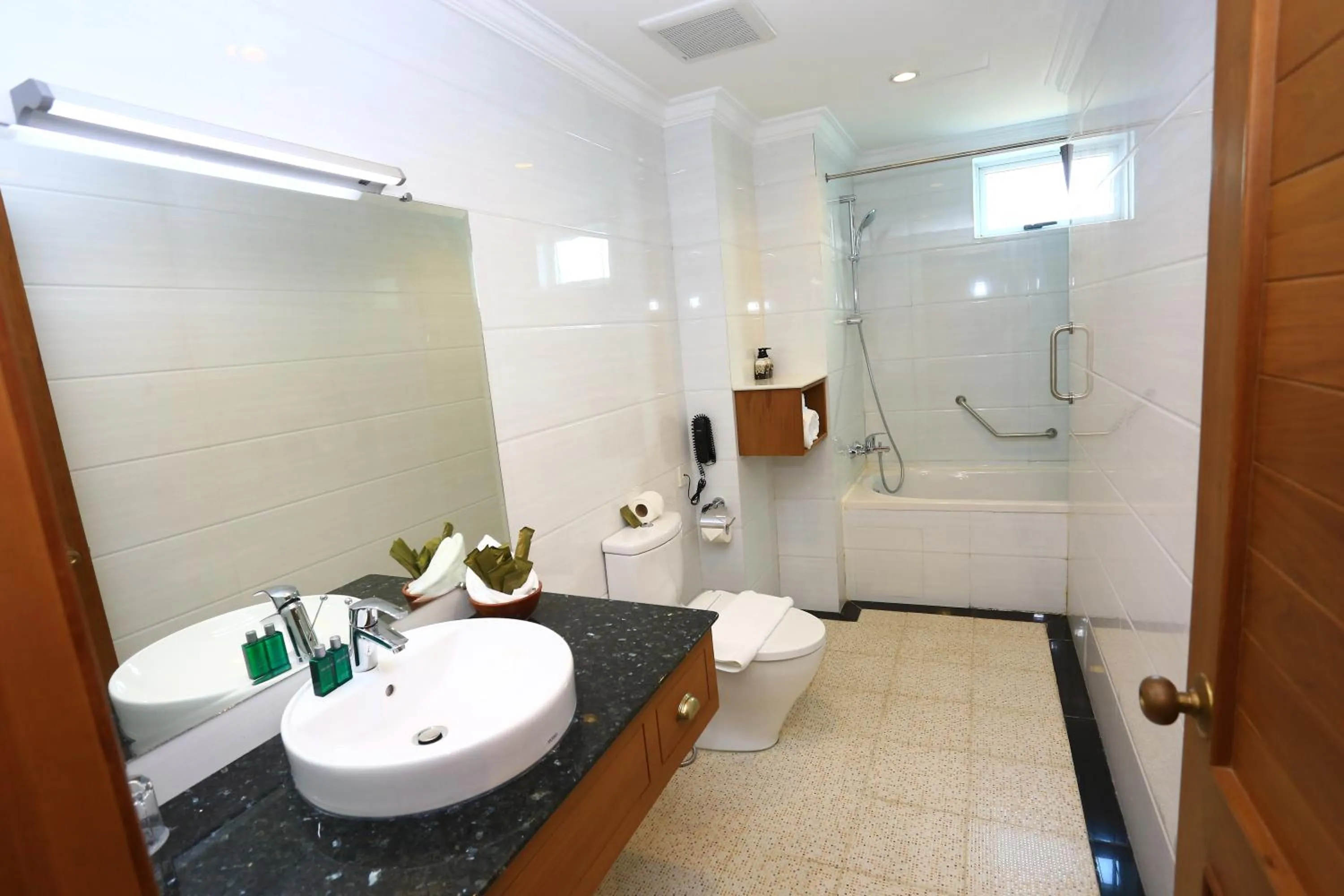 Bathroom in Hotel Shwe Yee