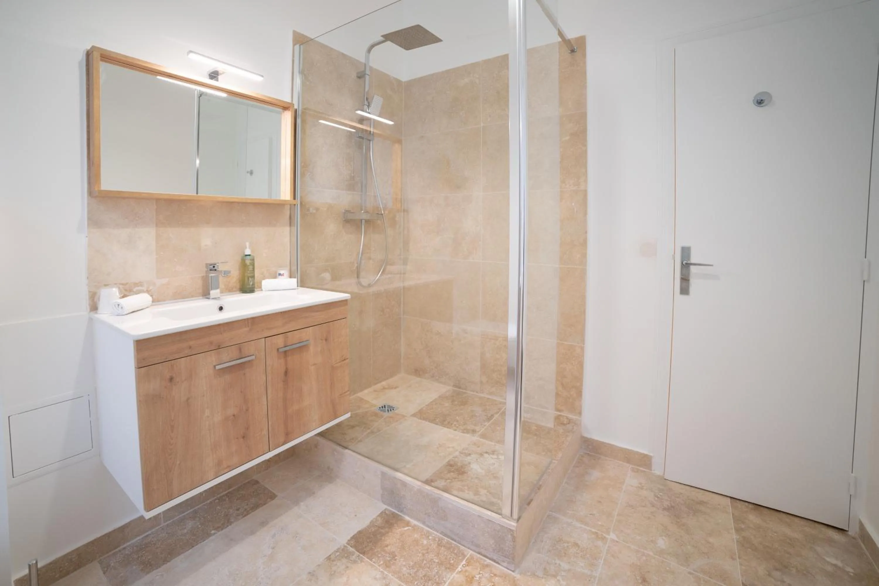 Shower in Grand Hôtel de l'Europe - Morlaix Centre