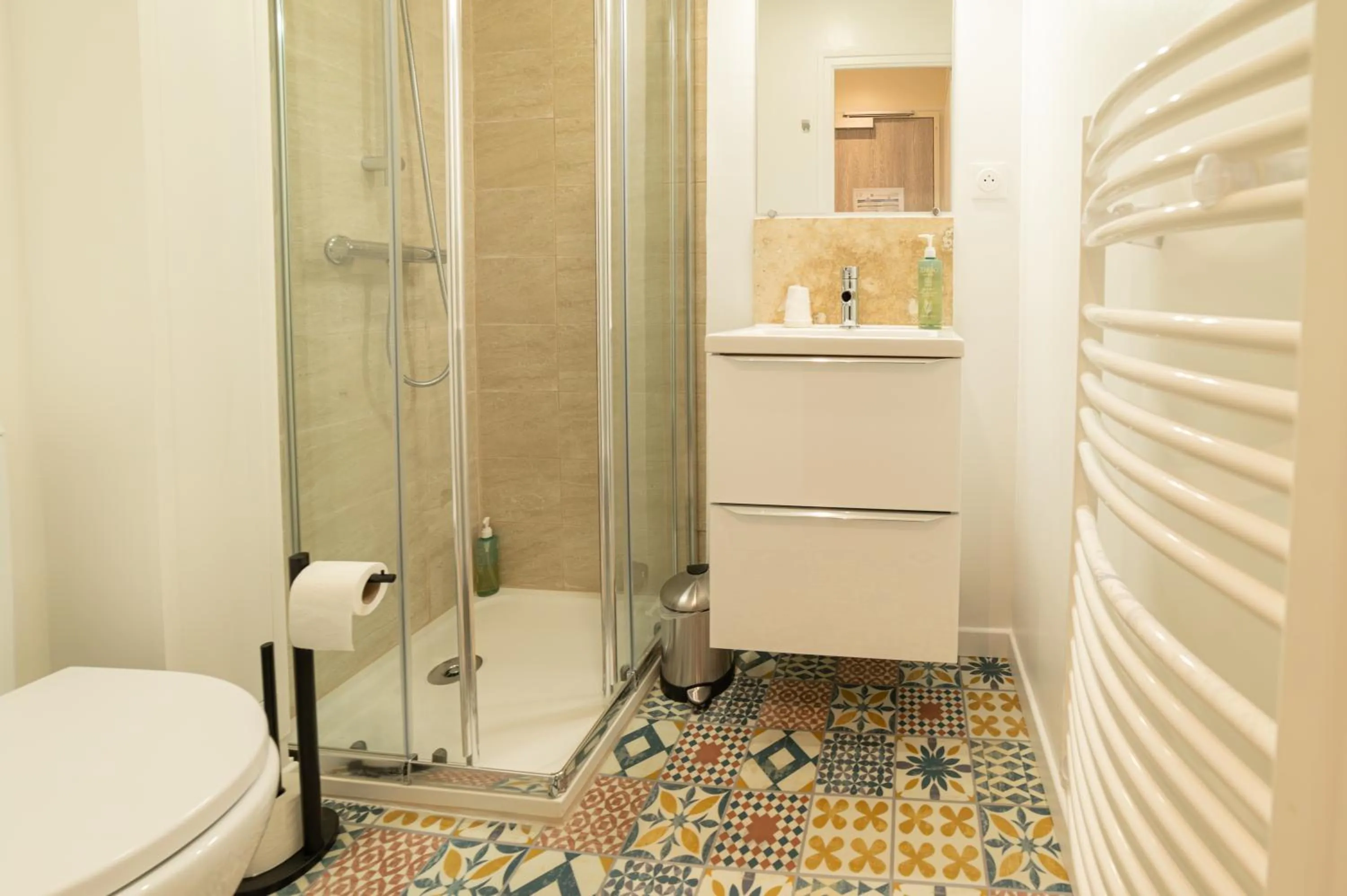 Bathroom in Grand Hôtel de l'Europe - Morlaix Centre