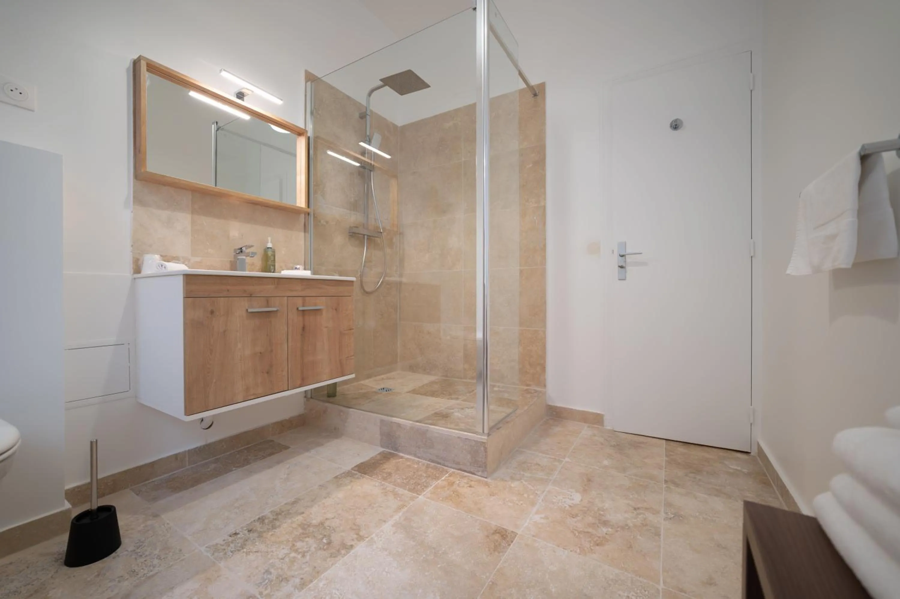 Bathroom in Grand Hôtel de l'Europe - Morlaix Centre