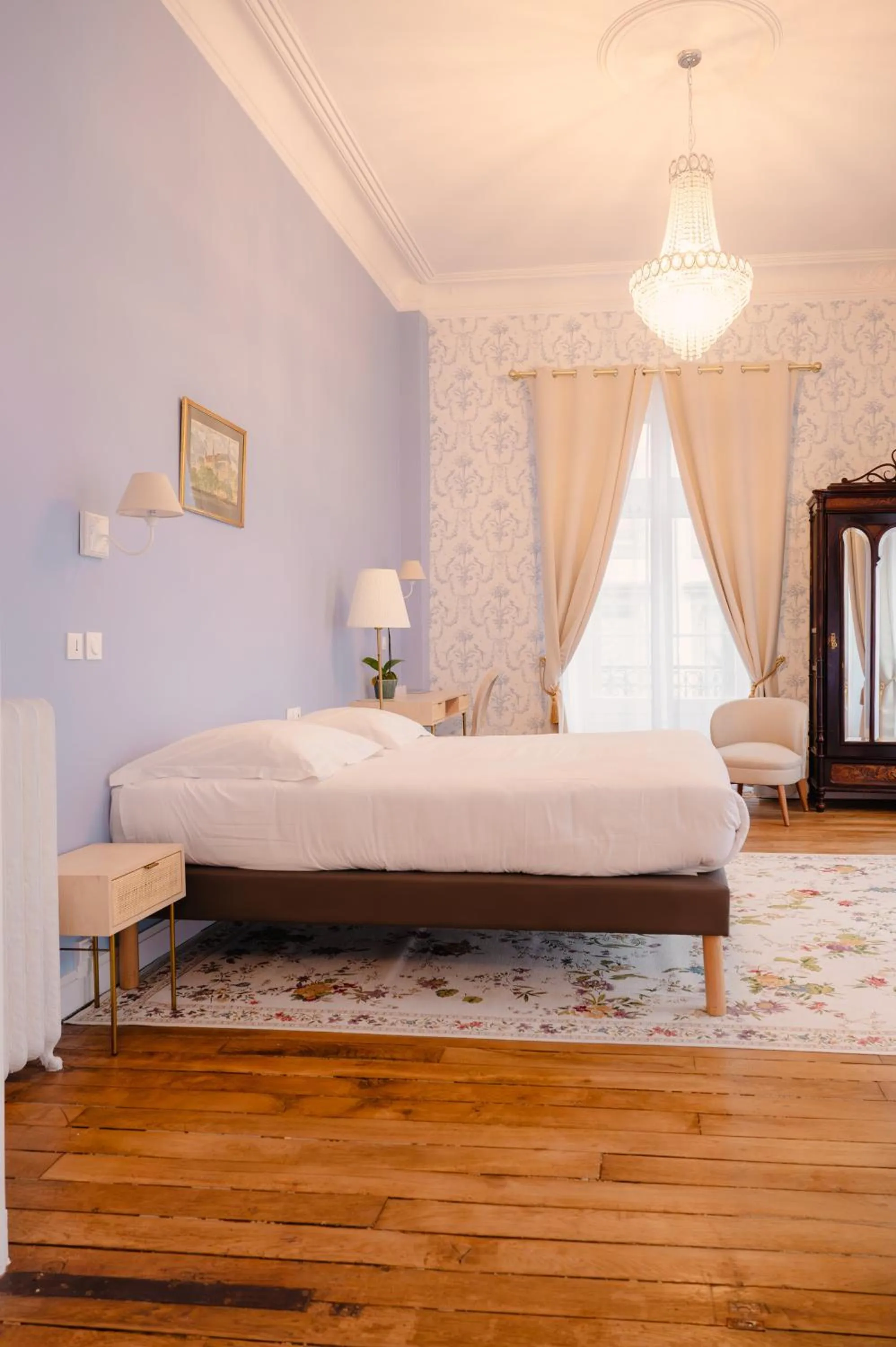 Bedroom, Bed in Grand Hôtel de l'Europe - Morlaix Centre
