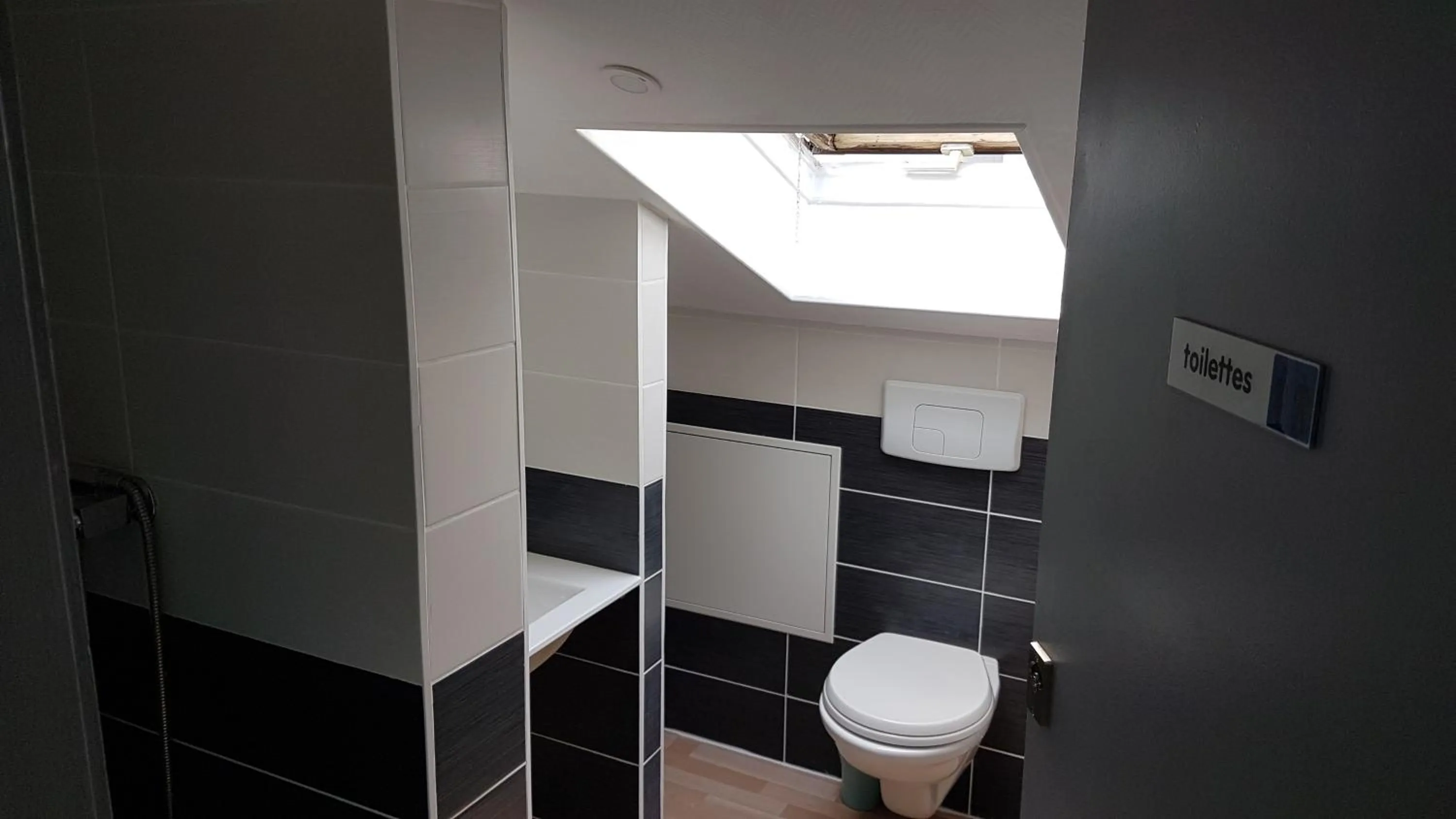 Bathroom in NancyRoom