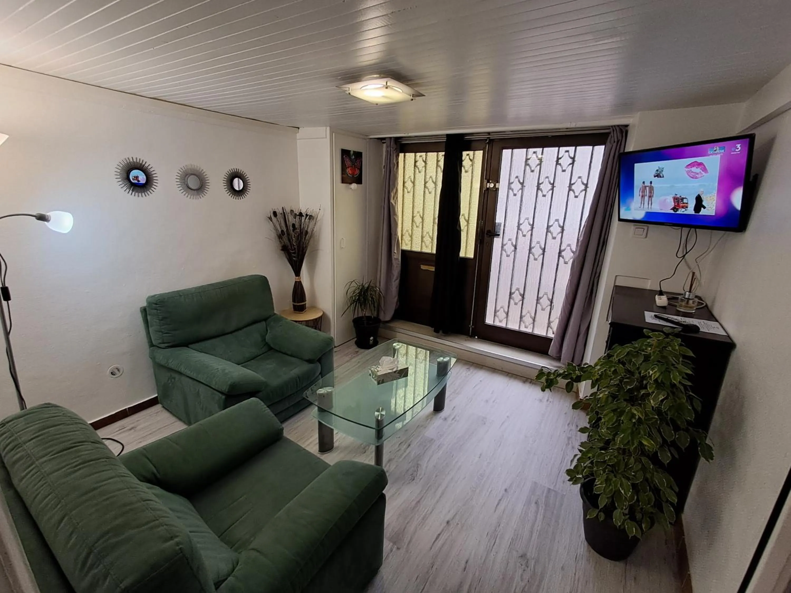 Seating area in NancyRoom