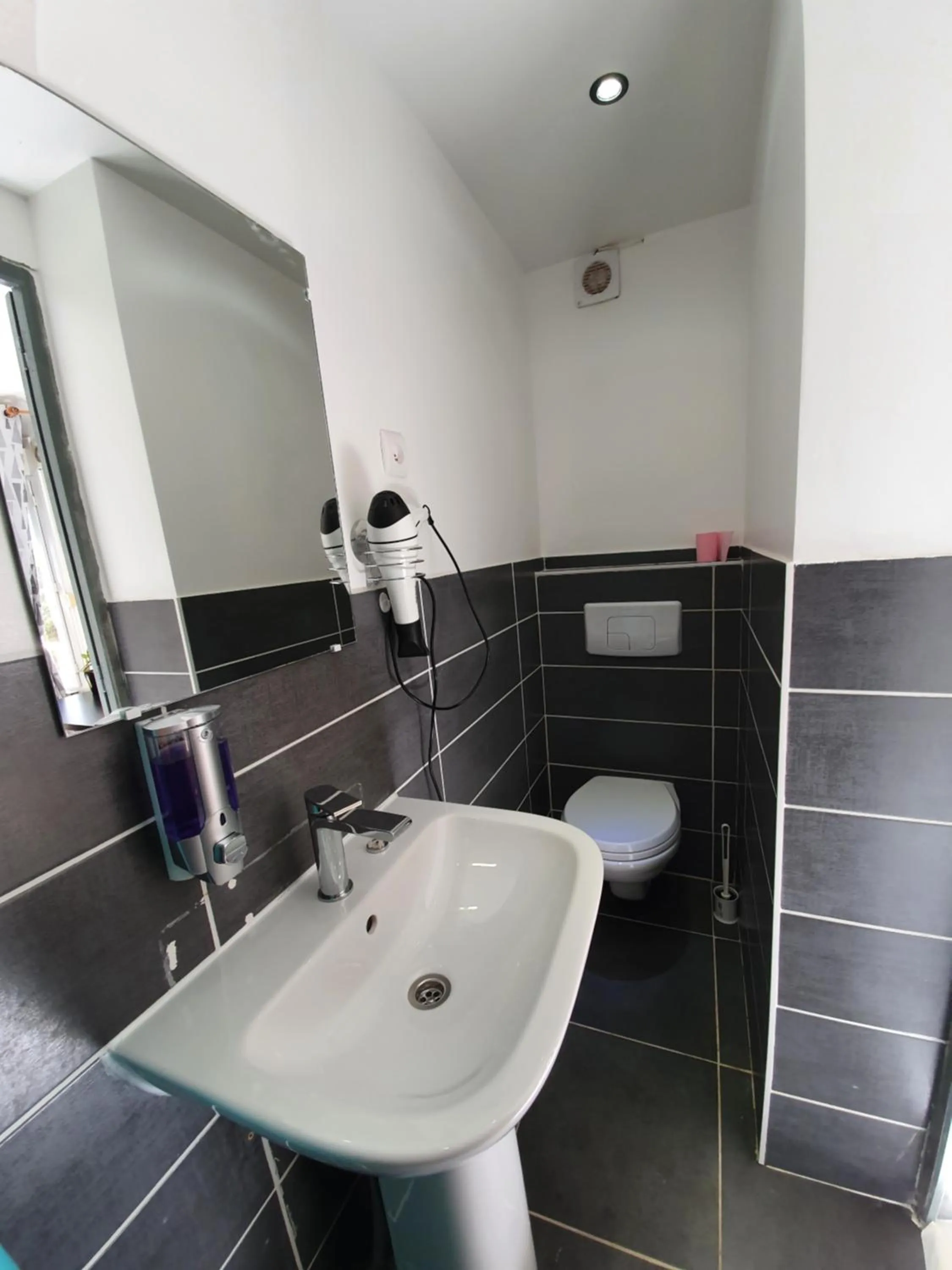 Bathroom in NancyRoom