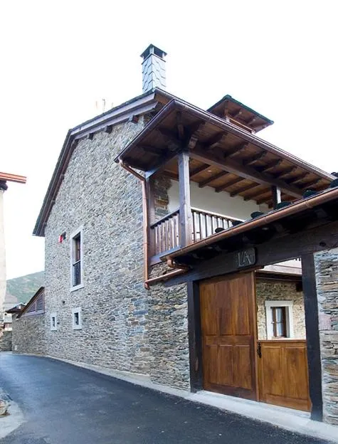 Facade/entrance in Hotel y apartamentos rurales L'Anceo