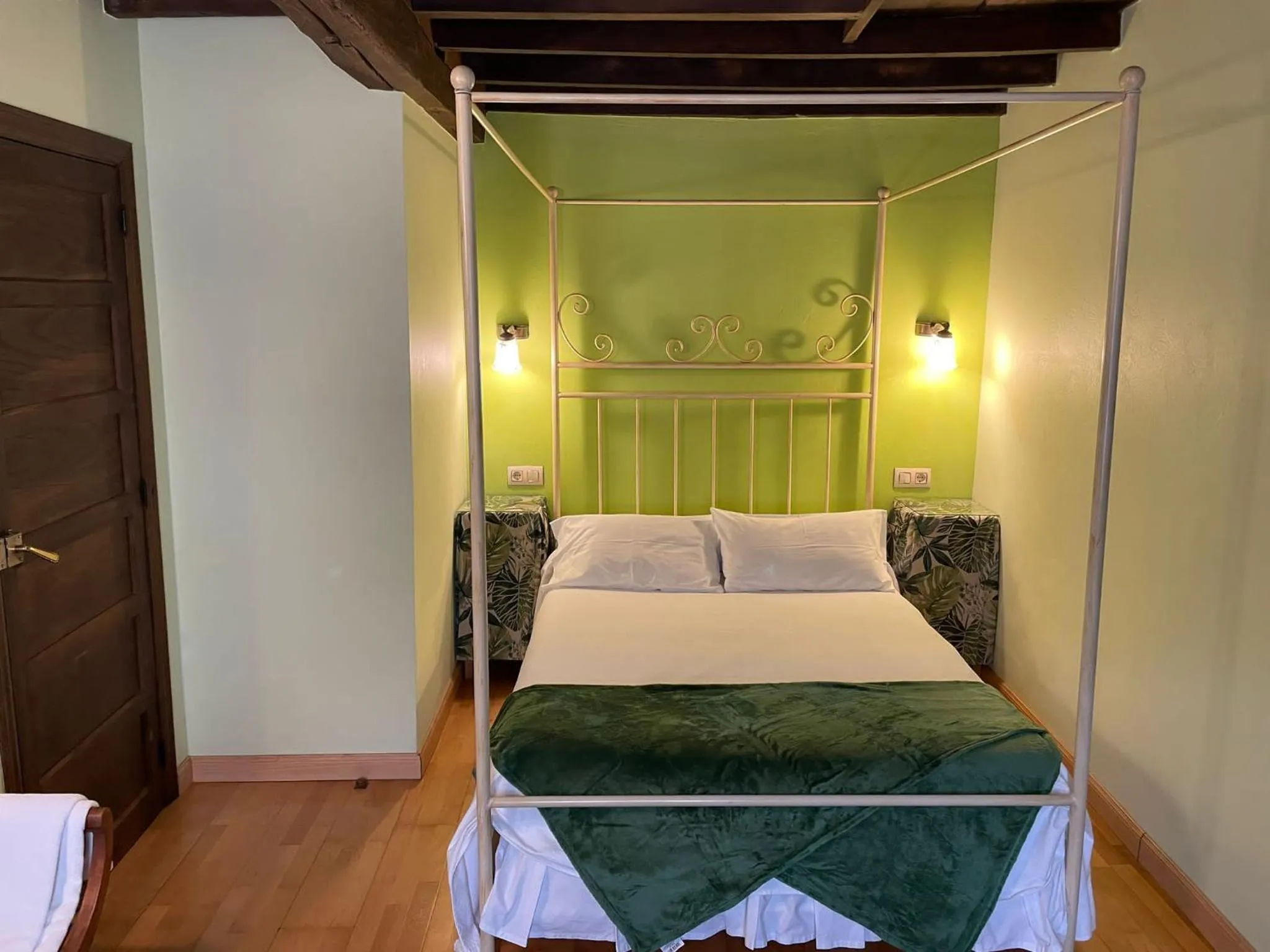 Bedroom, Bed in Hotel y apartamentos rurales L'Anceo