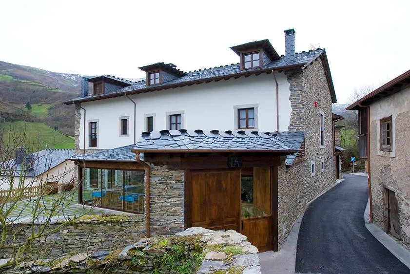 Facade/entrance in Hotel y apartamentos rurales L'Anceo