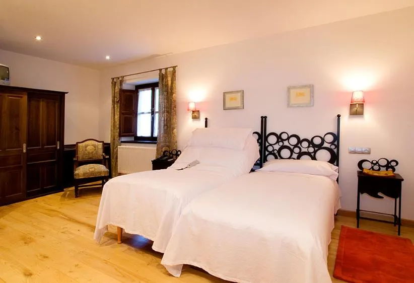 Bed in Hotel y apartamentos rurales L'Anceo