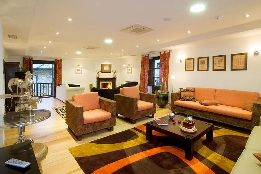 Communal lounge/ TV room in Hotel y apartamentos rurales L'Anceo