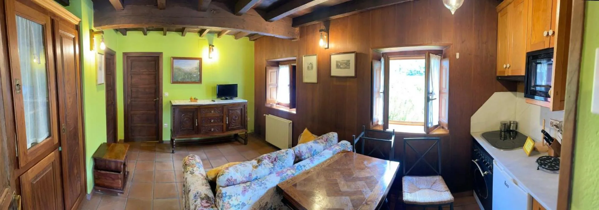 Kitchen or kitchenette in Hotel y apartamentos rurales L'Anceo