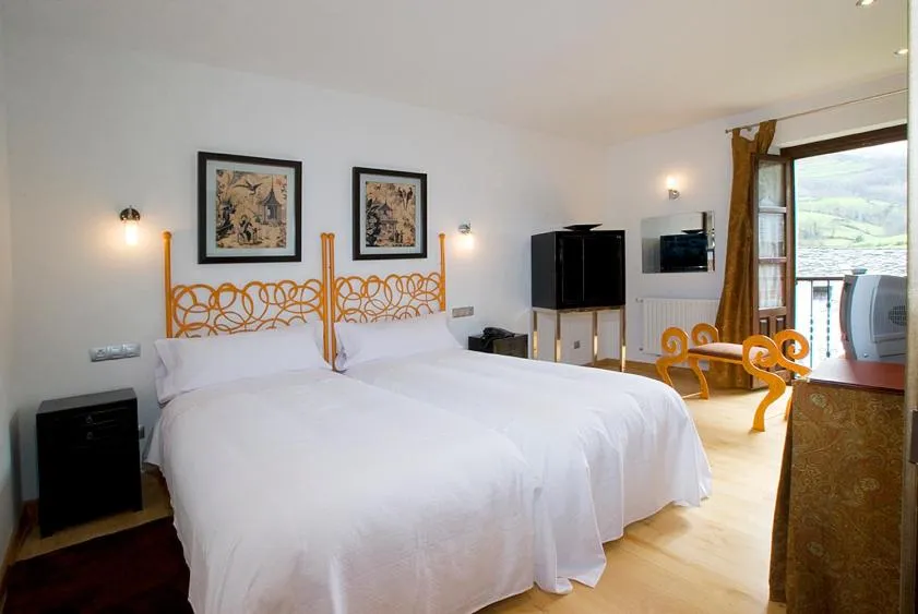 Bed in Hotel y apartamentos rurales L'Anceo