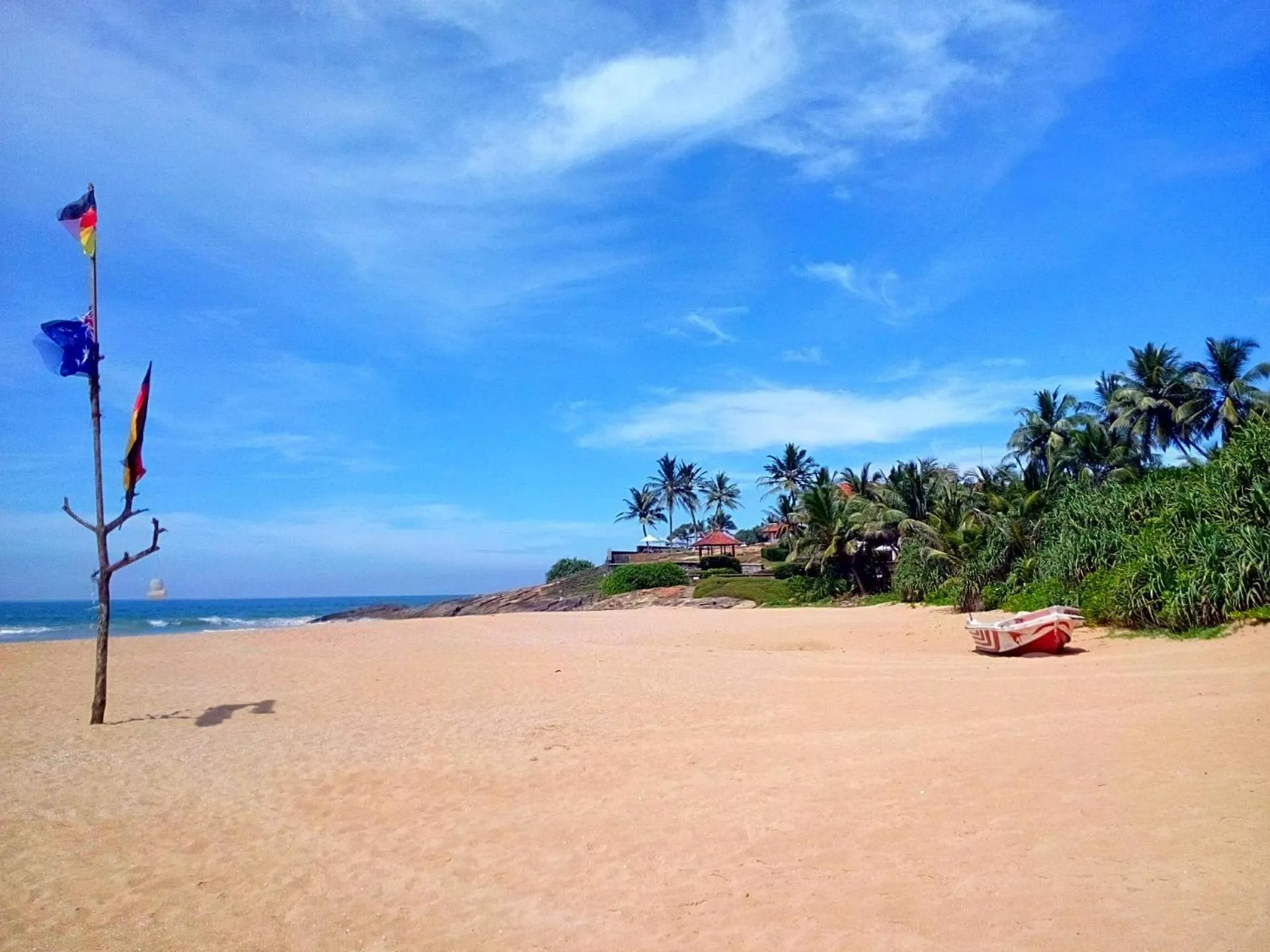 Restaurant/places to eat, Beach in Sri Lancashire Guest House