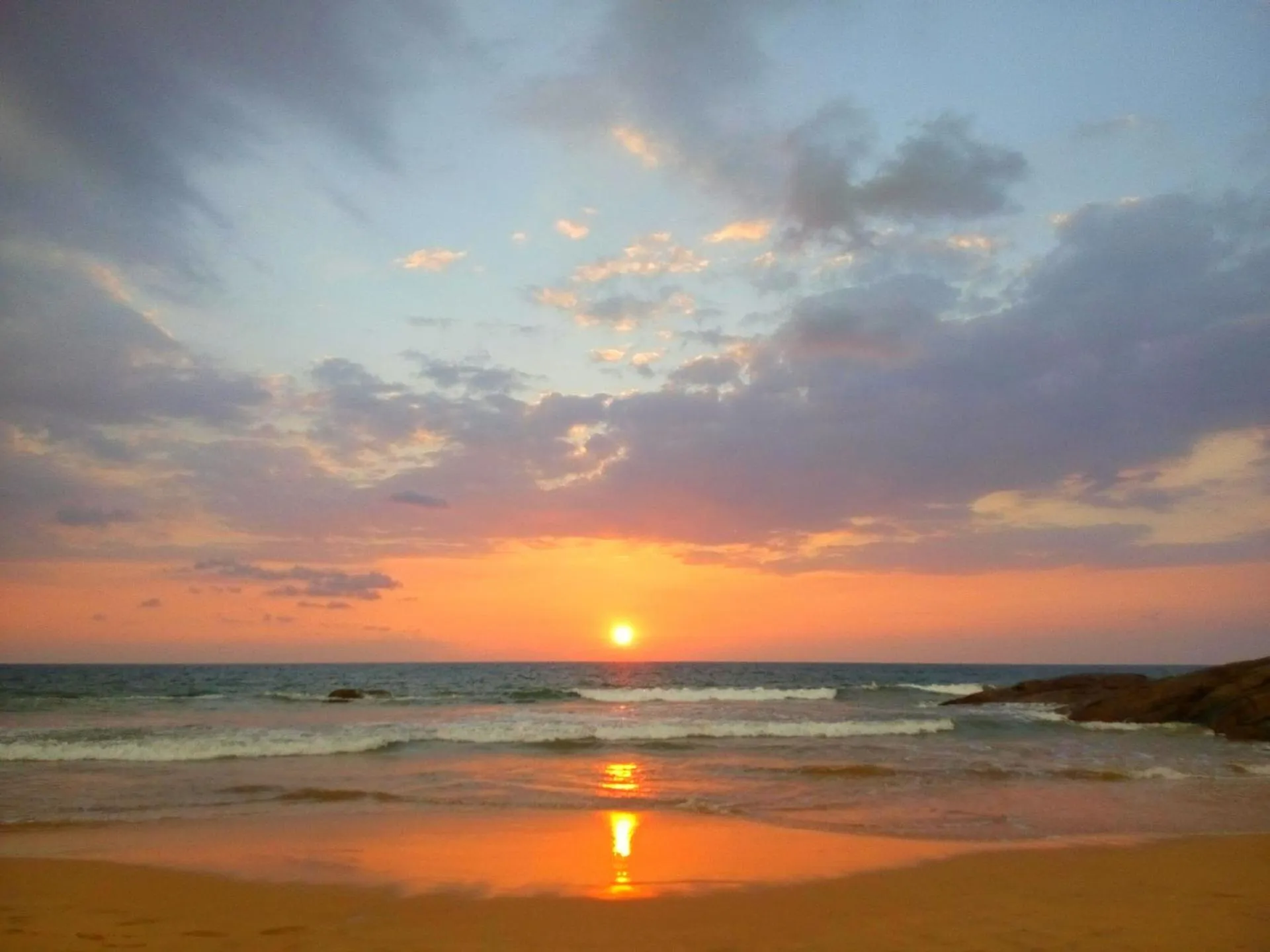 Neighbourhood, Sunrise/Sunset in Sri Lancashire Guest House