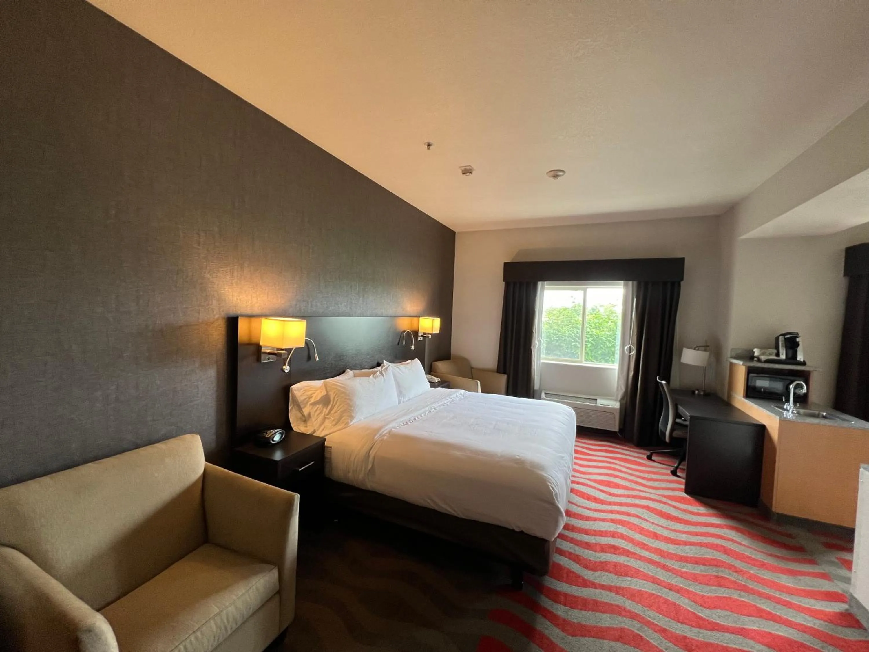 Bed in Comfort Suites