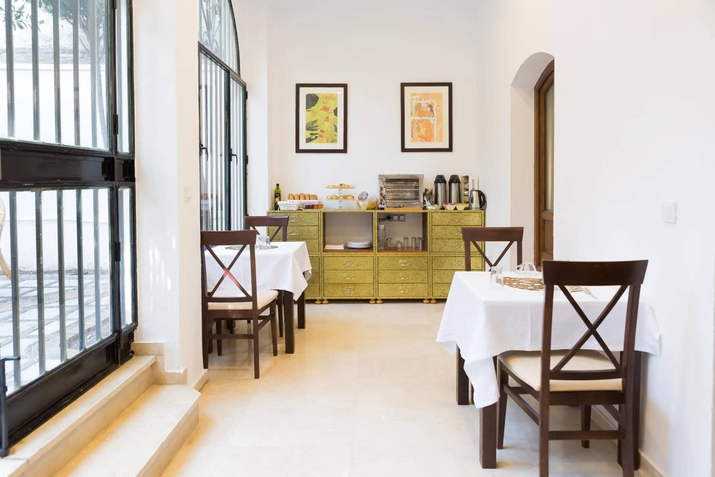 Restaurant/places to eat in Gala Placida 1923