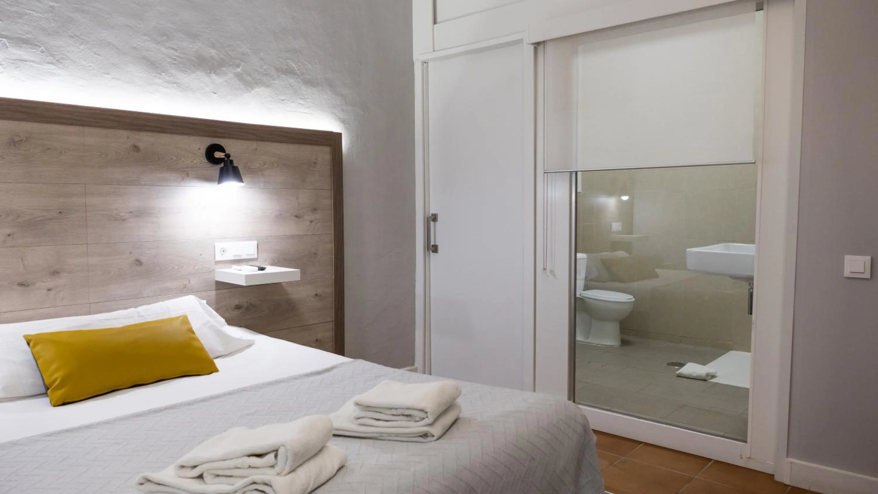 Bathroom, Bed in Gala Placida 1923