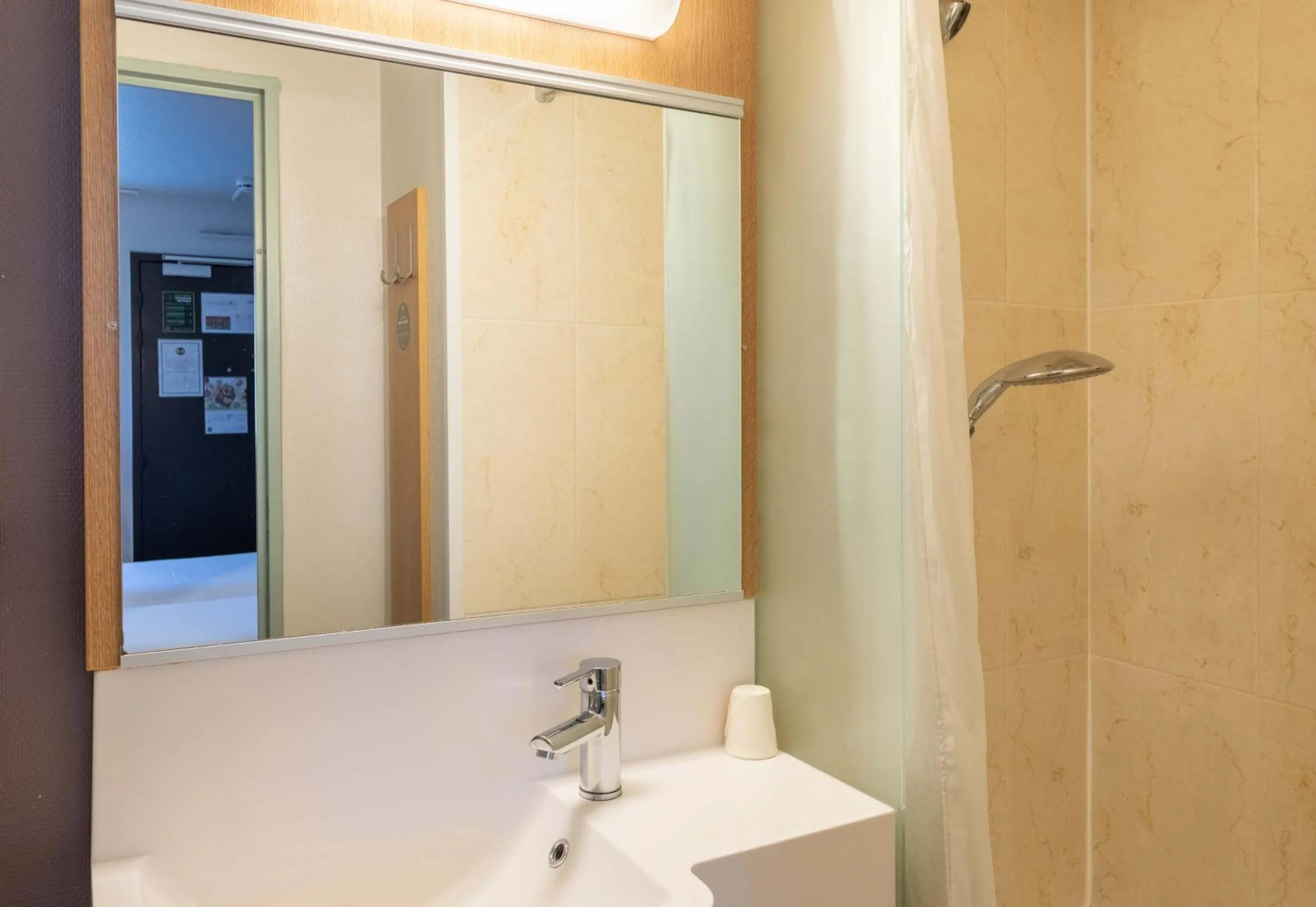 Bathroom in B&B HOTEL Agen