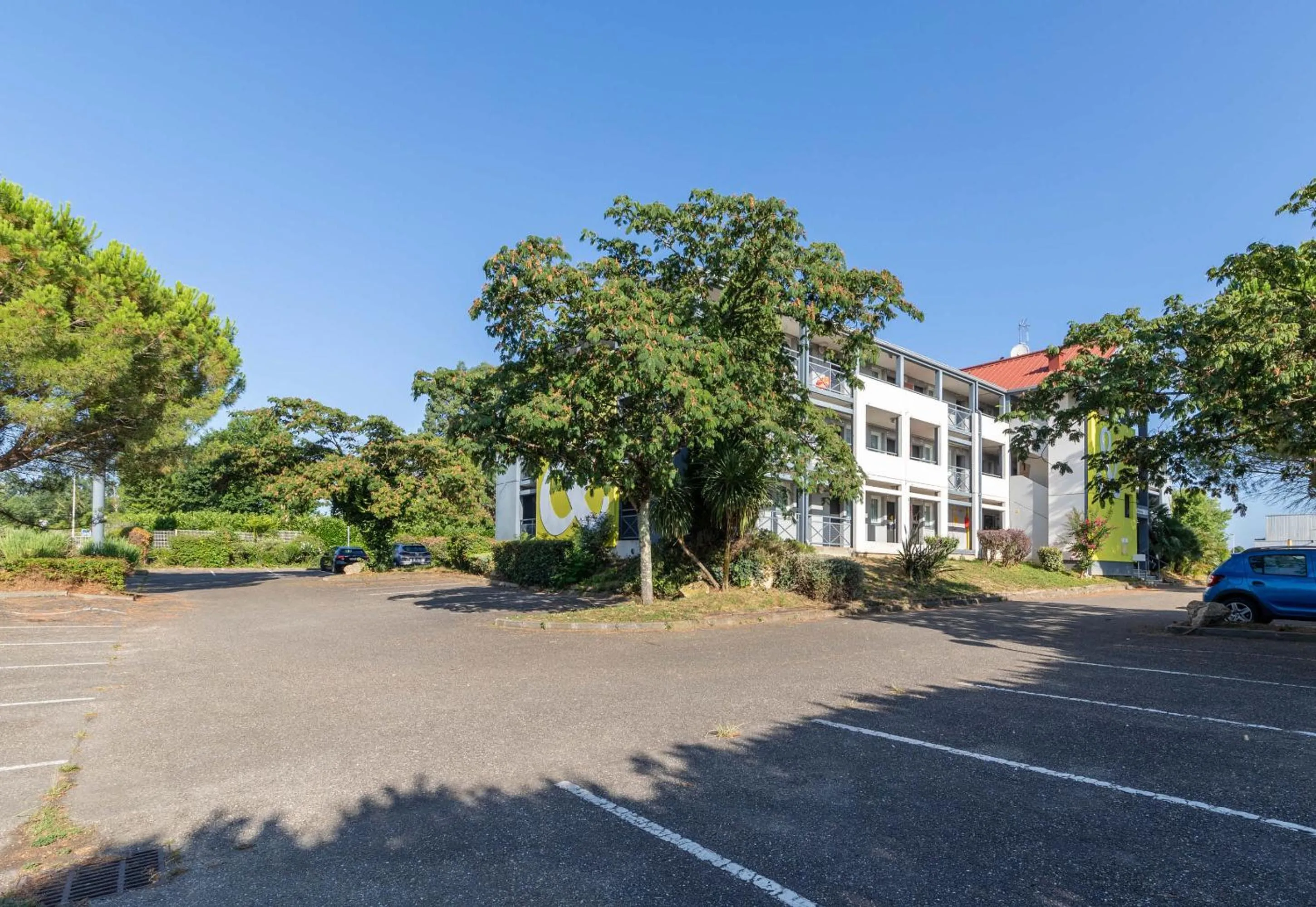 Property building in B&B HOTEL Agen