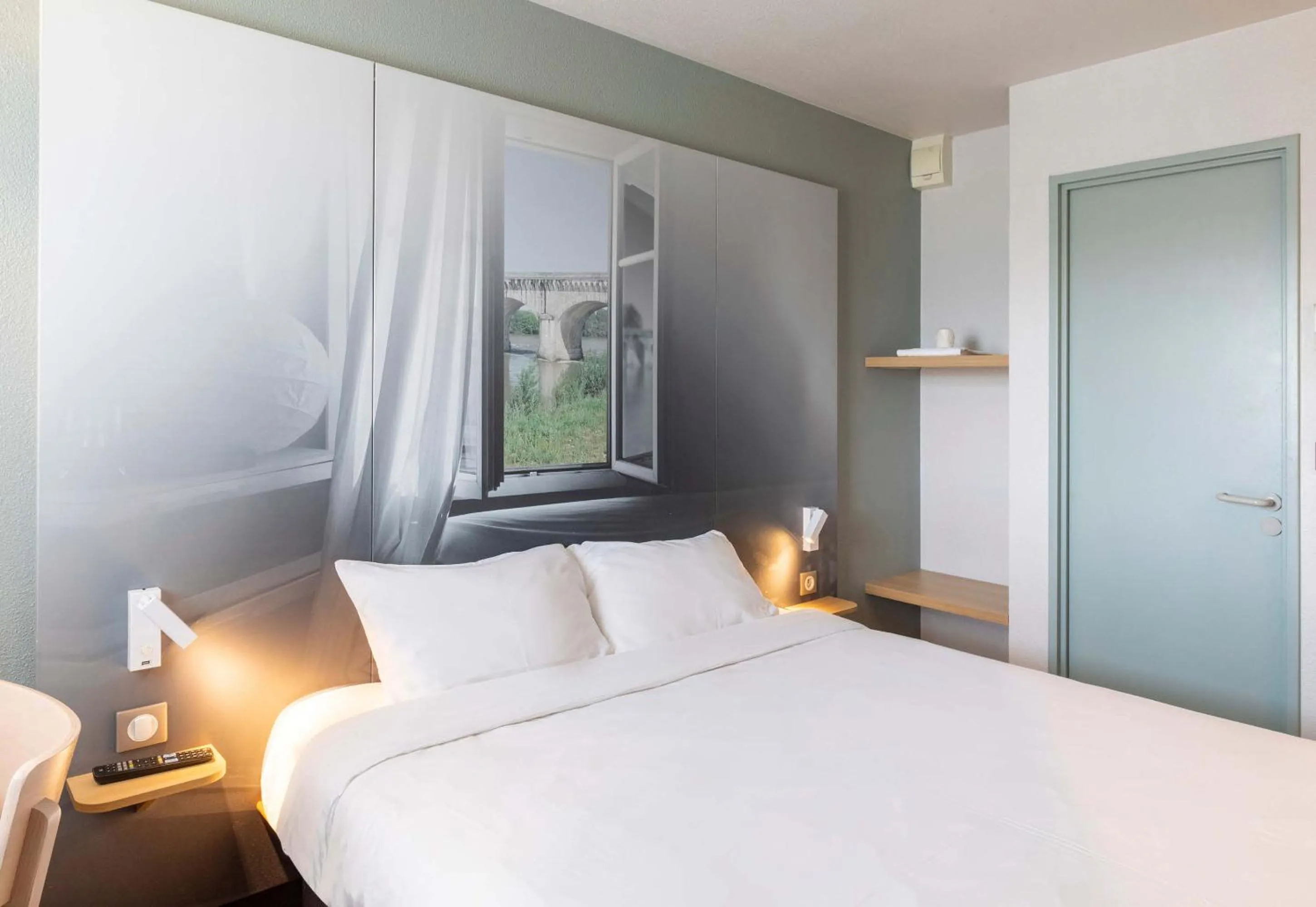 Bedroom, Bed in B&B HOTEL Agen