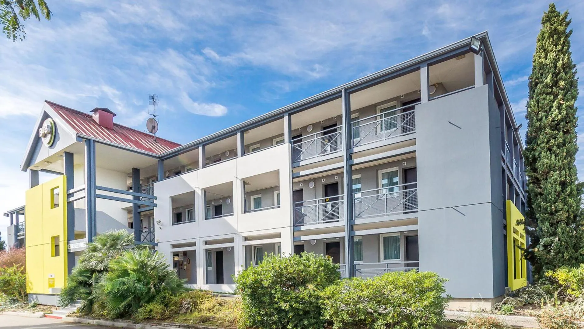 Facade/entrance in B&B HOTEL Agen