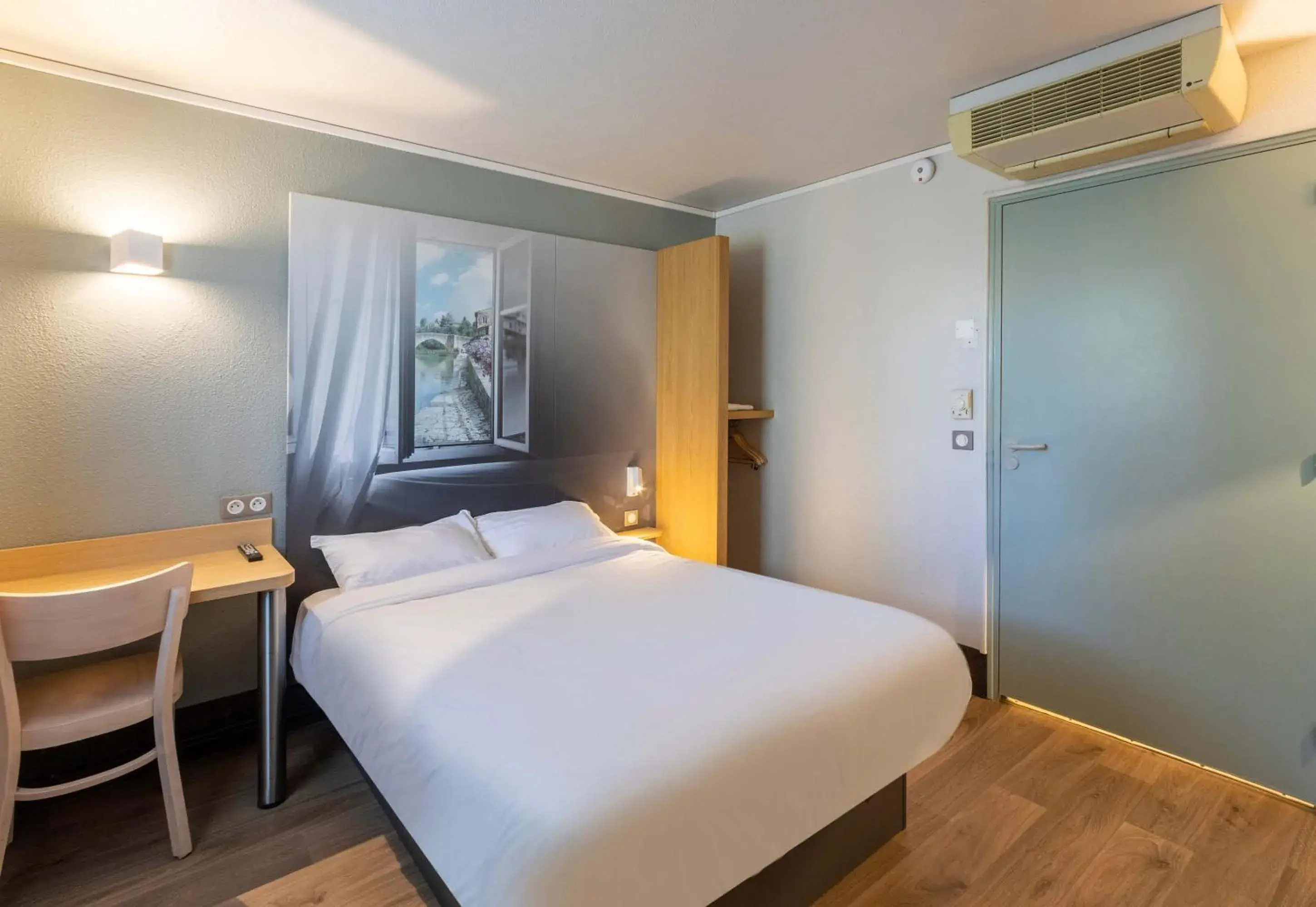 Double Room - Disability Access in B&B HOTEL Agen Double Room - Disability Access in B&B HOTEL Agen