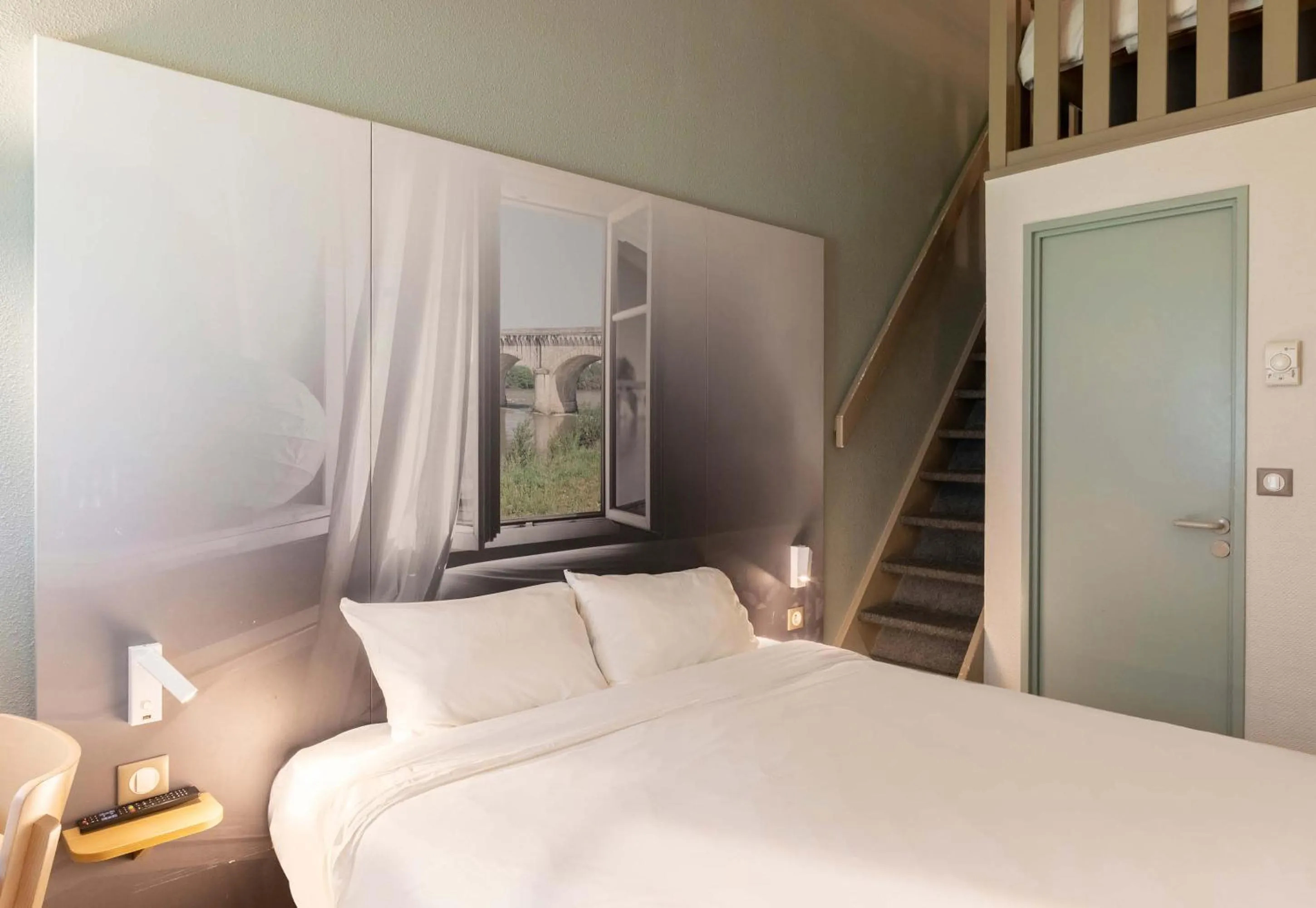 Bedroom, Bed in B&B HOTEL Agen