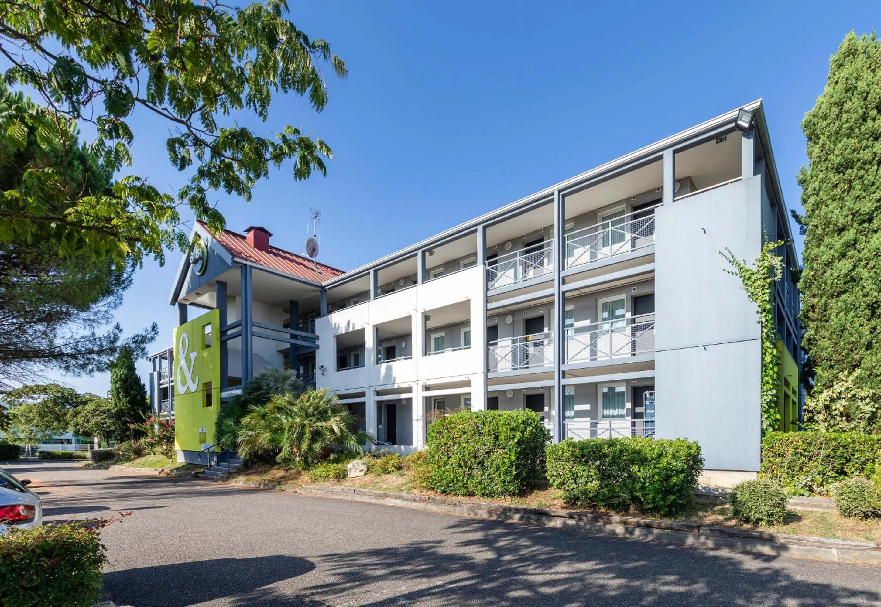 Property building in B&B HOTEL Agen