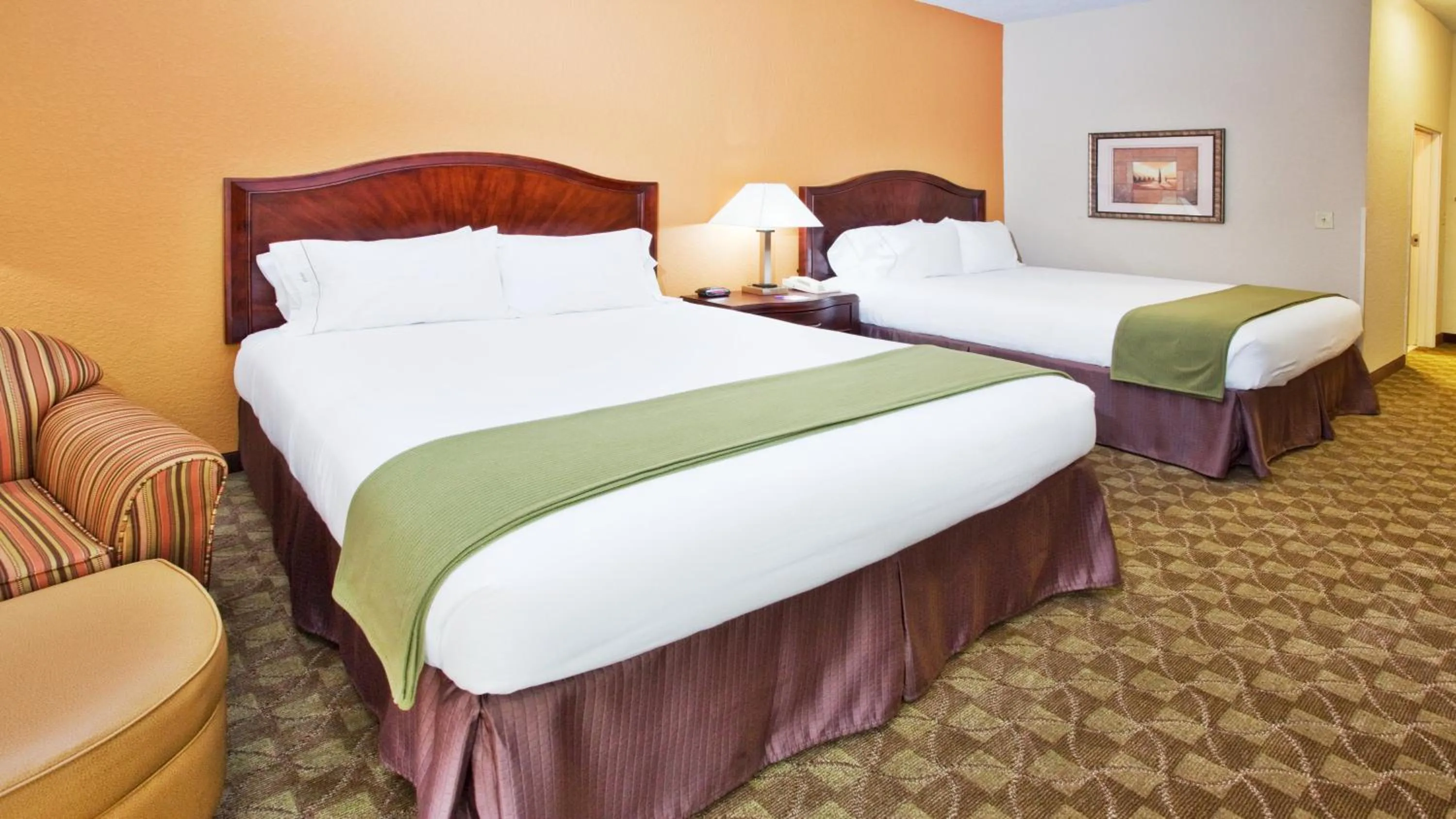 Photo of the whole room, Bed in Holiday Inn Express Peachtree Corners-Norcross by IHG