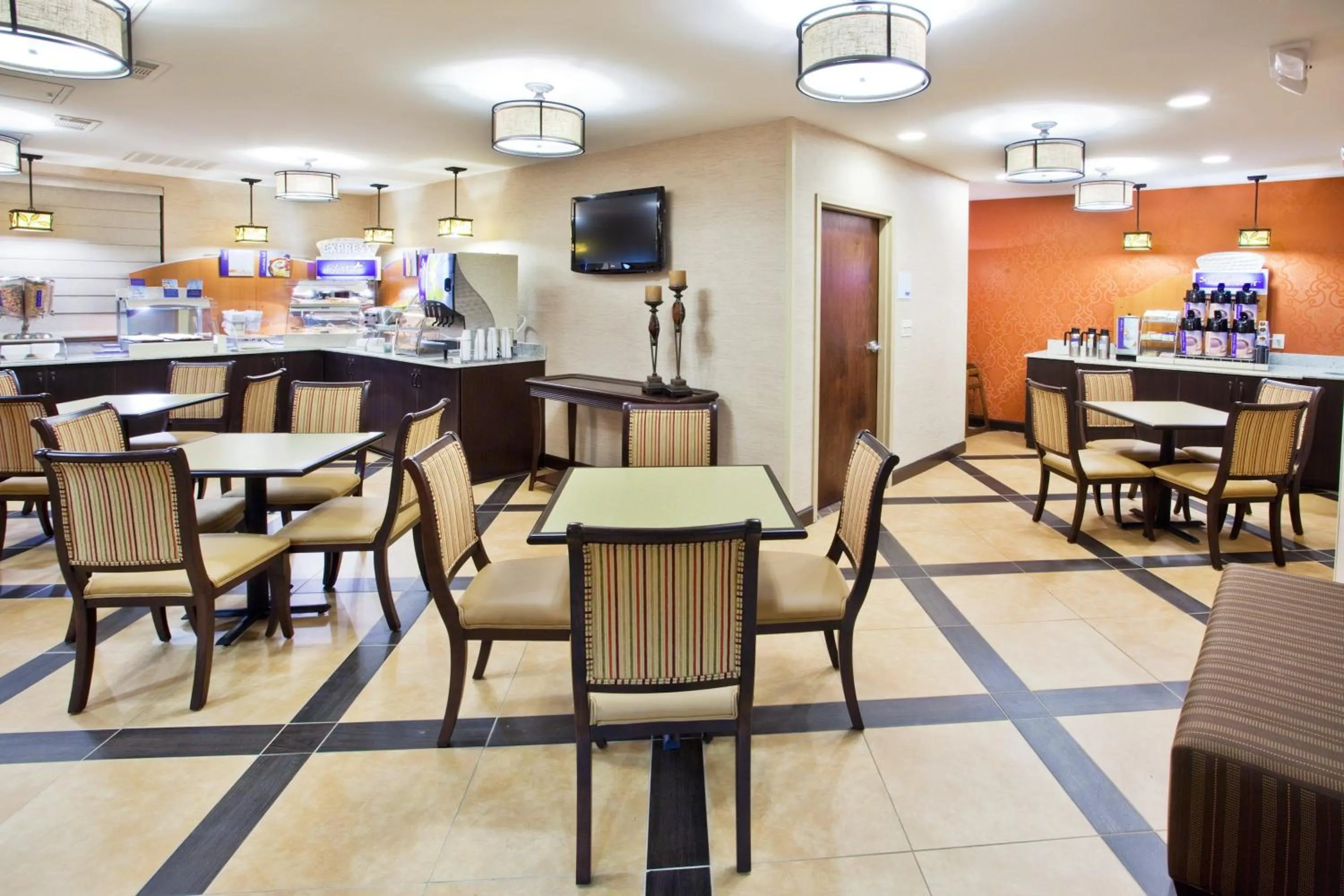 Restaurant/places to eat in Holiday Inn Express Peachtree Corners-Norcross by IHG