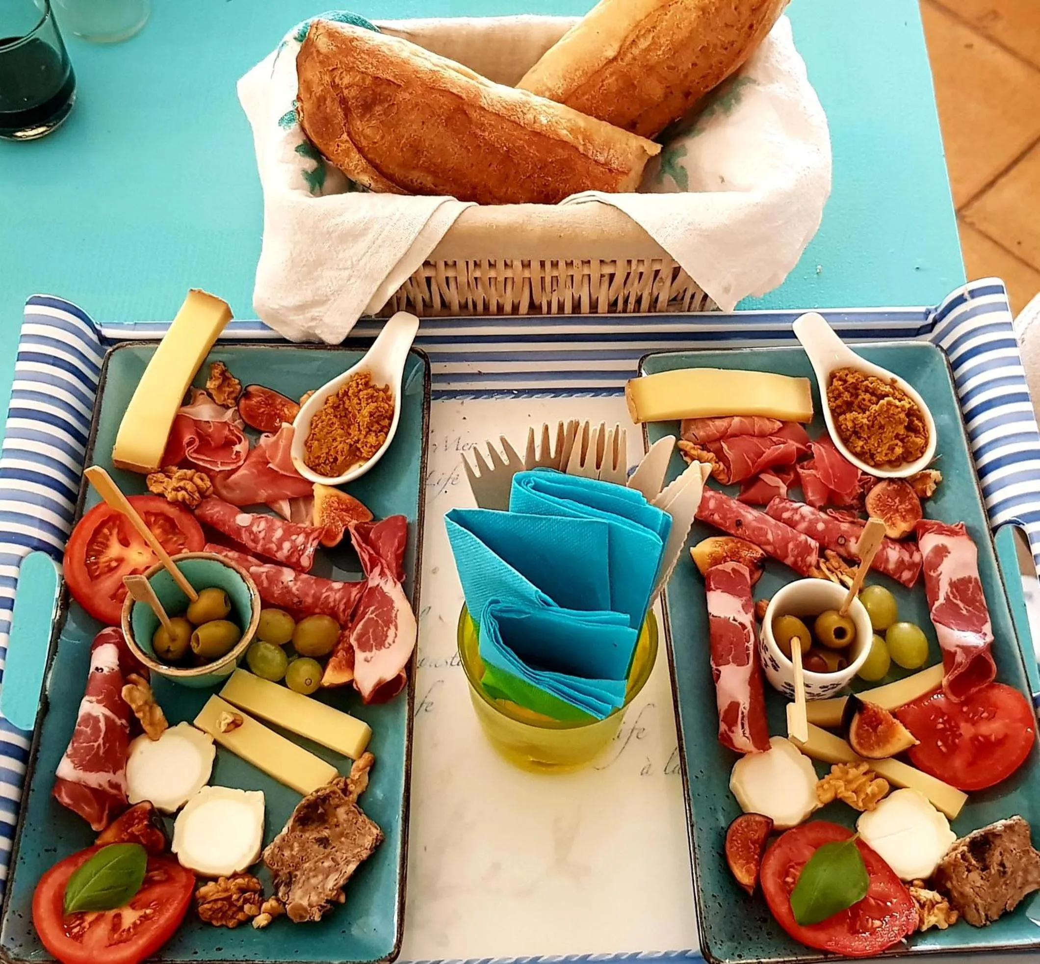 Food and drinks in Villa des Delices