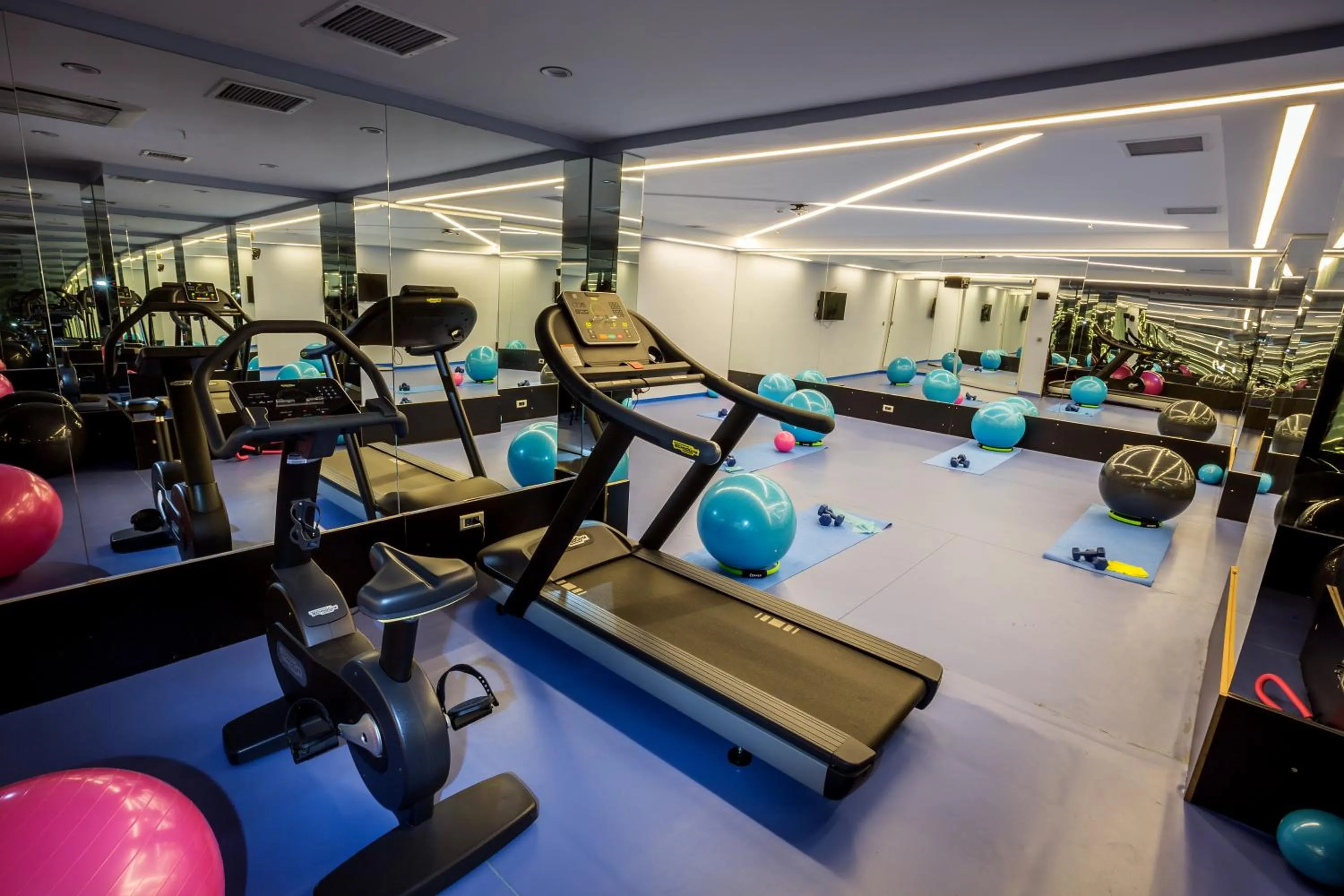 Fitness centre/facilities in Radisson Blu Hotel, Diyarbakir