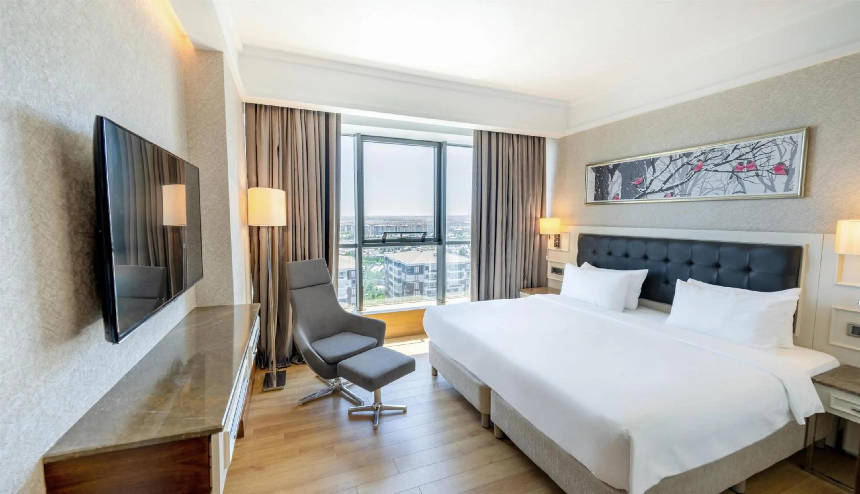 Photo of the whole room, Bed in Radisson Blu Hotel, Diyarbakir
