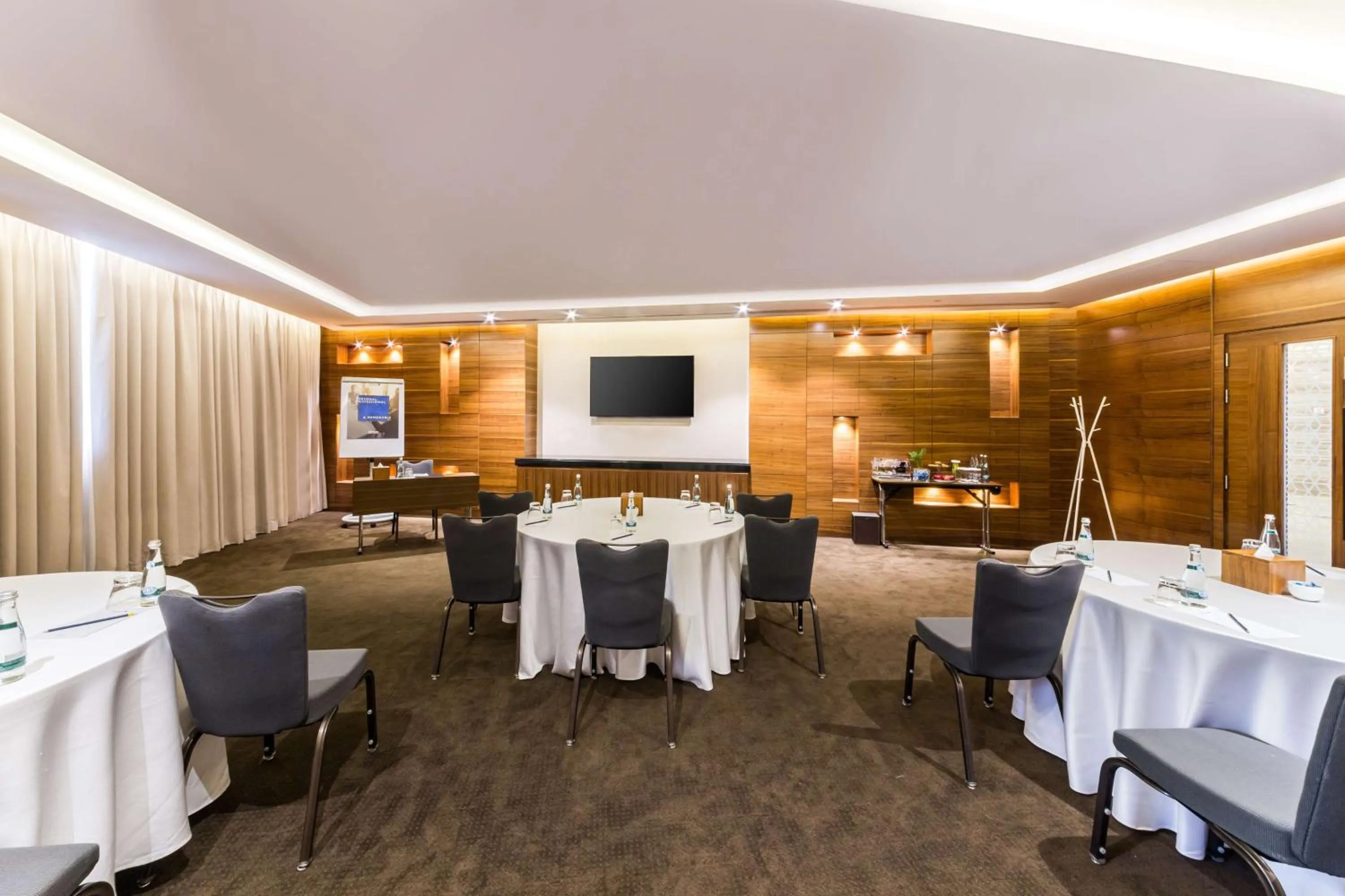 Business facilities in Radisson Blu Hotel, Dubai Waterfront