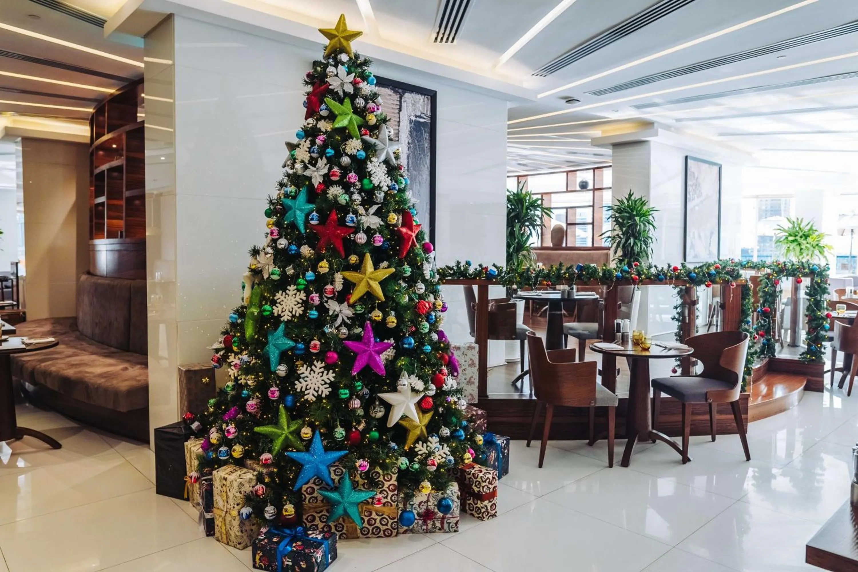 Restaurant/places to eat in Radisson Blu Hotel, Dubai Waterfront