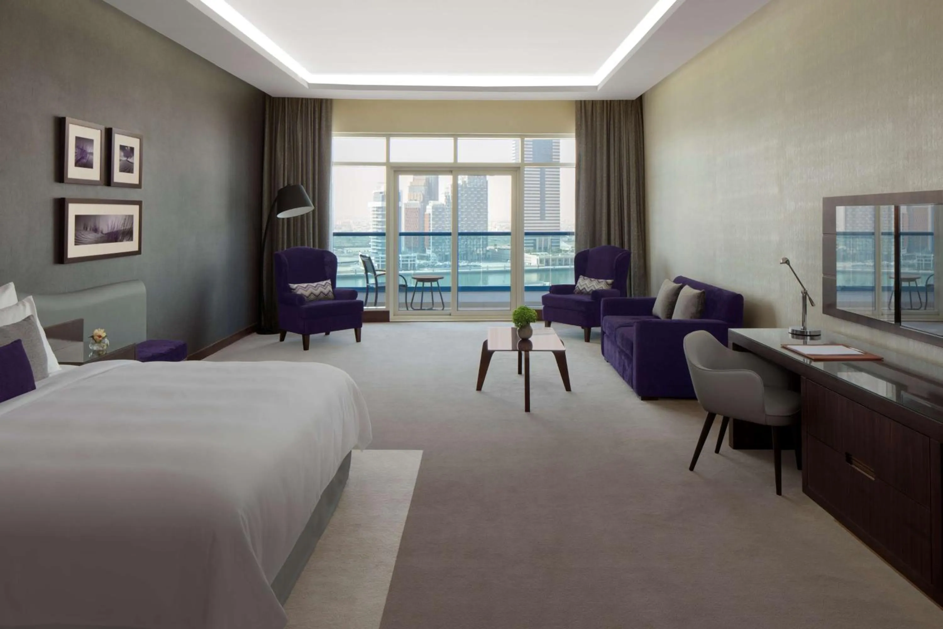 Bedroom, Bed in Radisson Blu Hotel, Dubai Waterfront