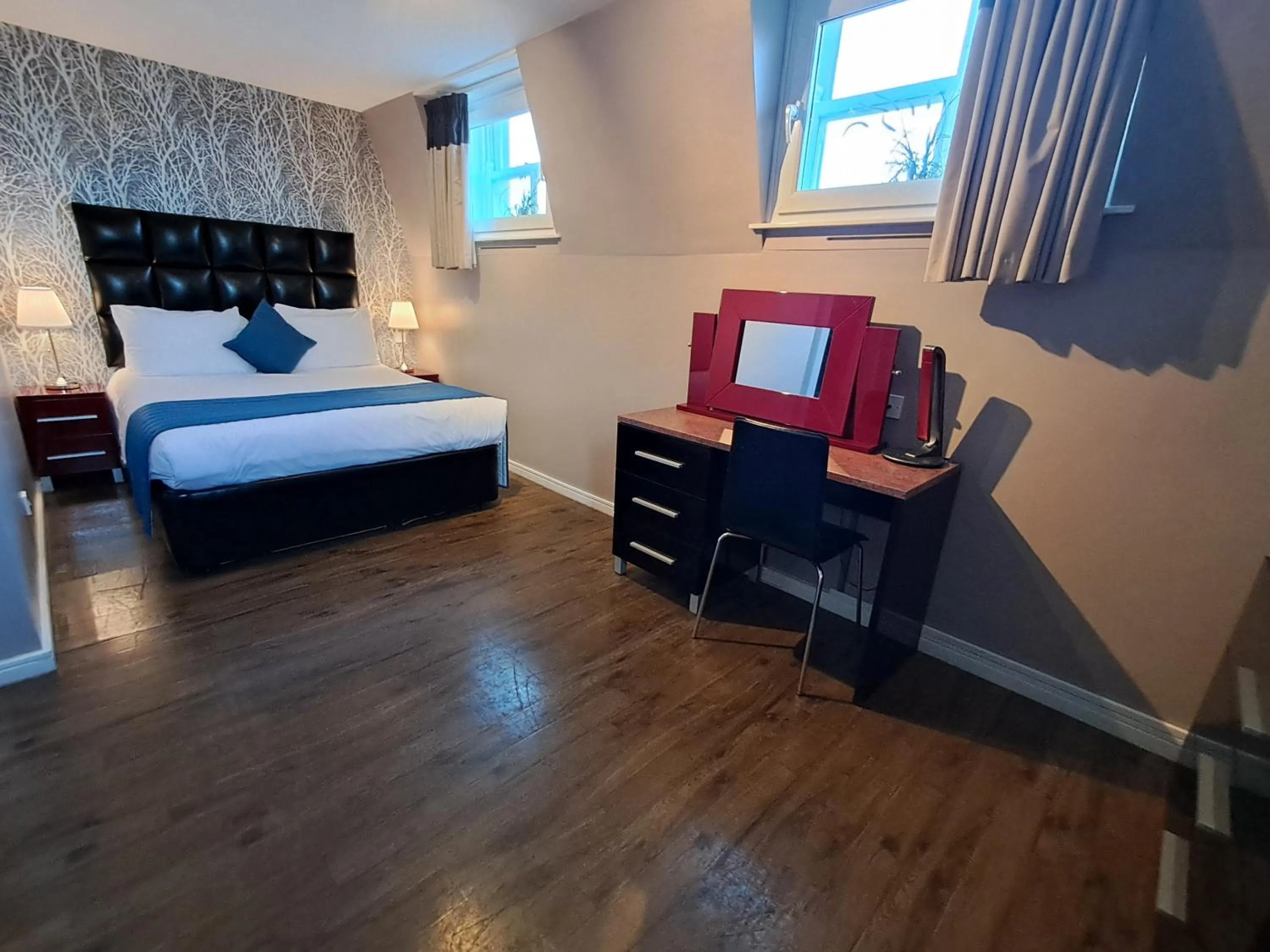 Bedroom, Bed in The Royal Hotel Cardiff