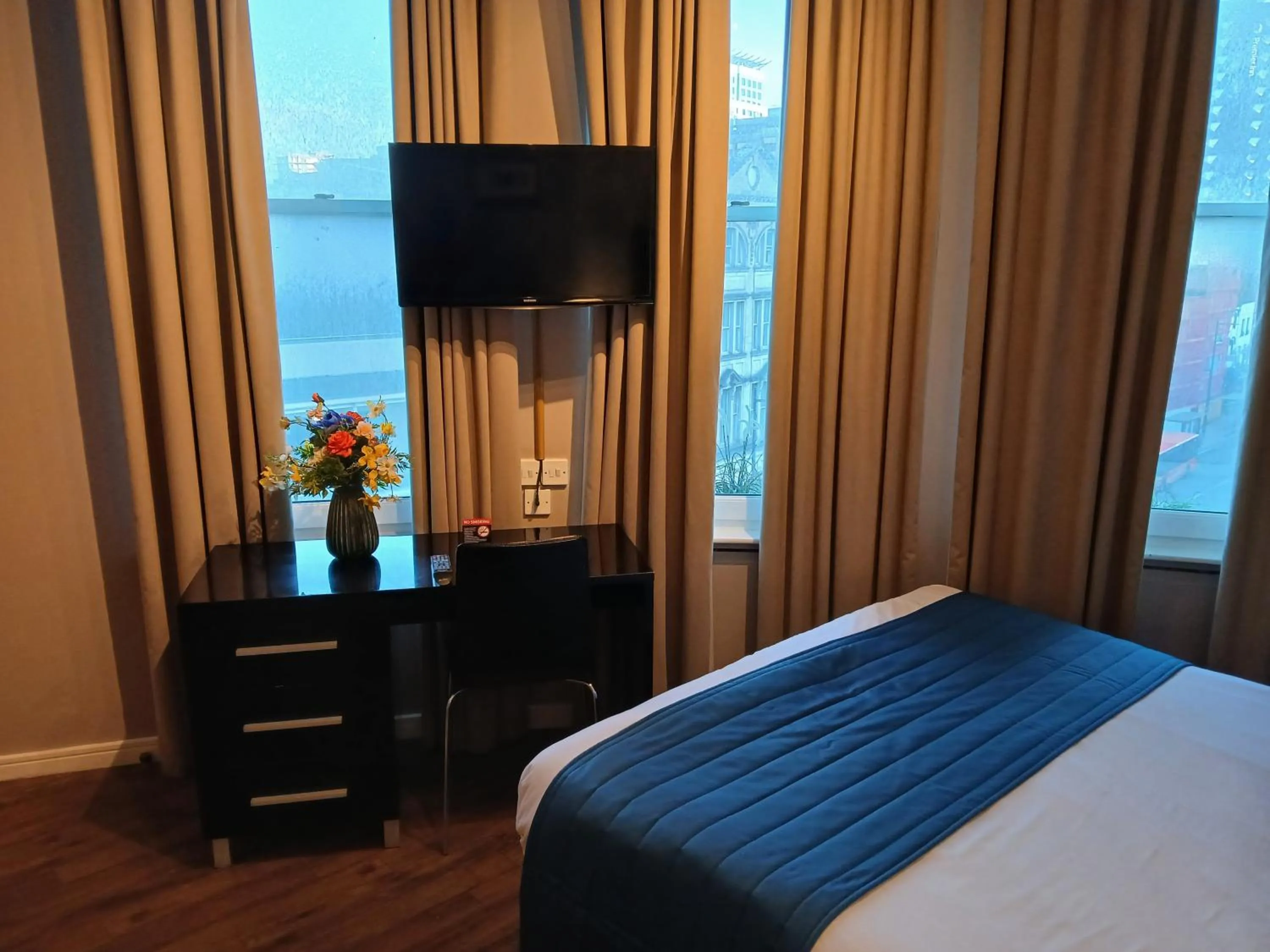 TV and multimedia, Bed in The Royal Hotel Cardiff