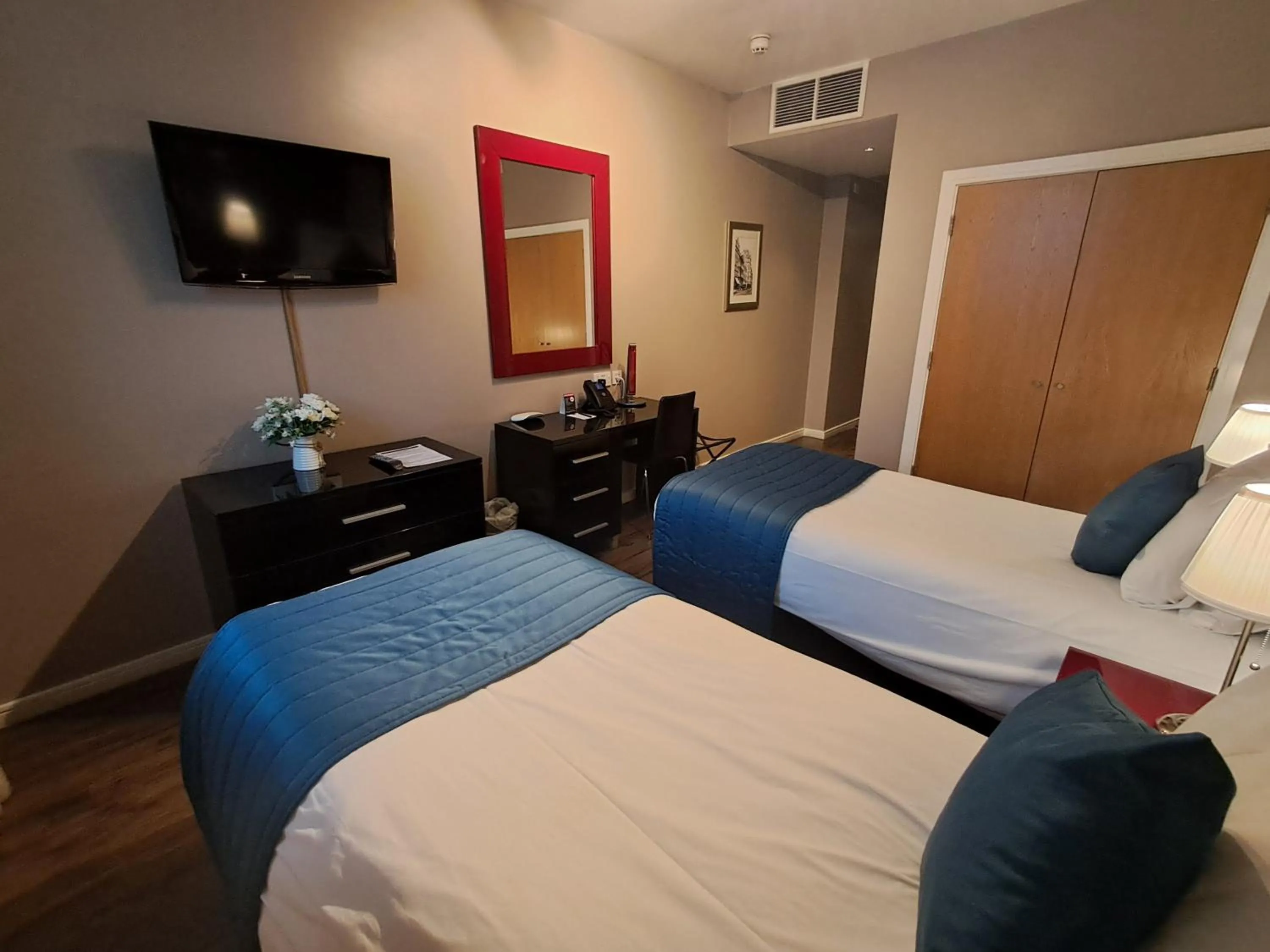 Bedroom, Bed in The Royal Hotel Cardiff