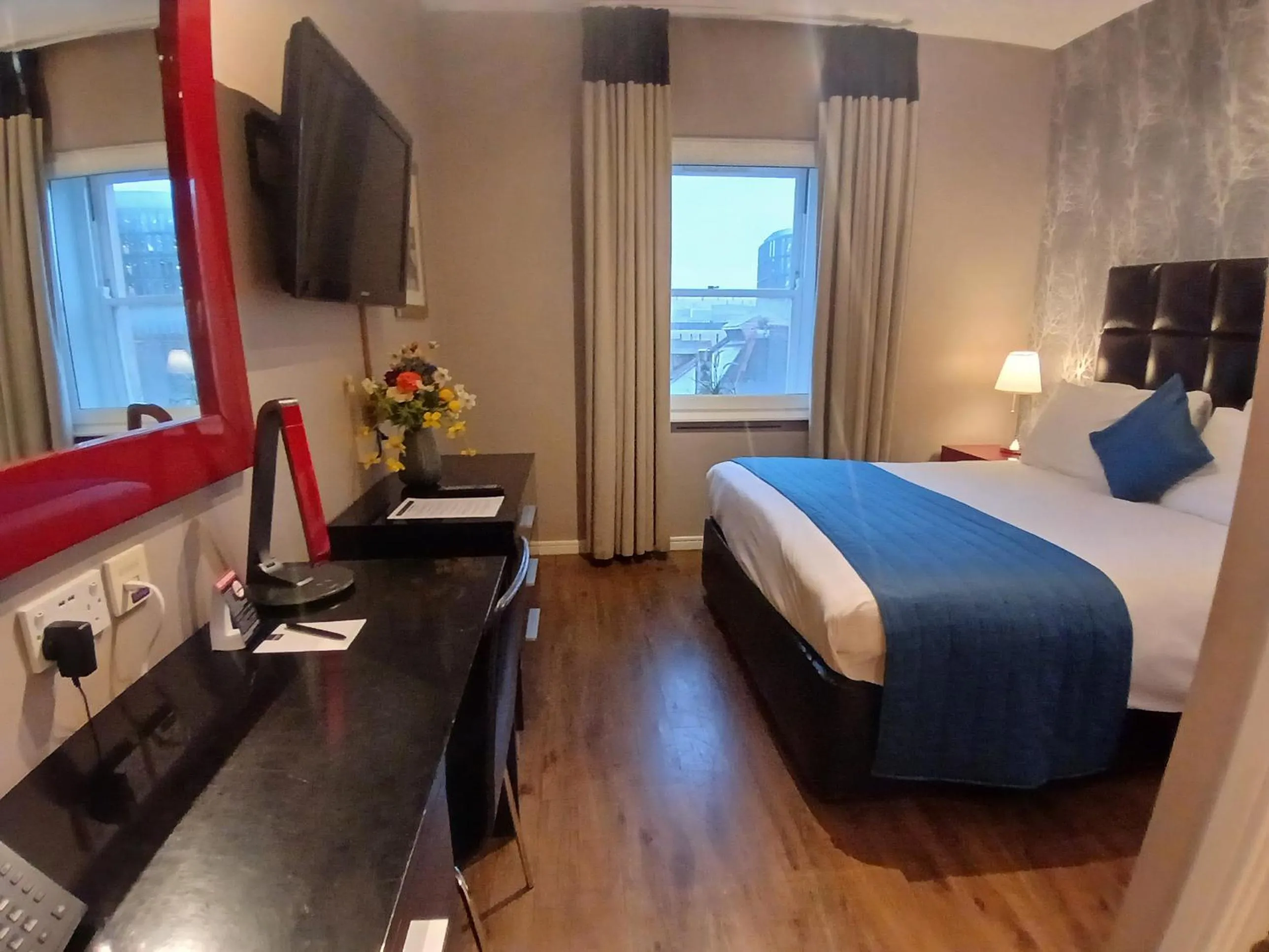 Bedroom, Bed in The Royal Hotel Cardiff