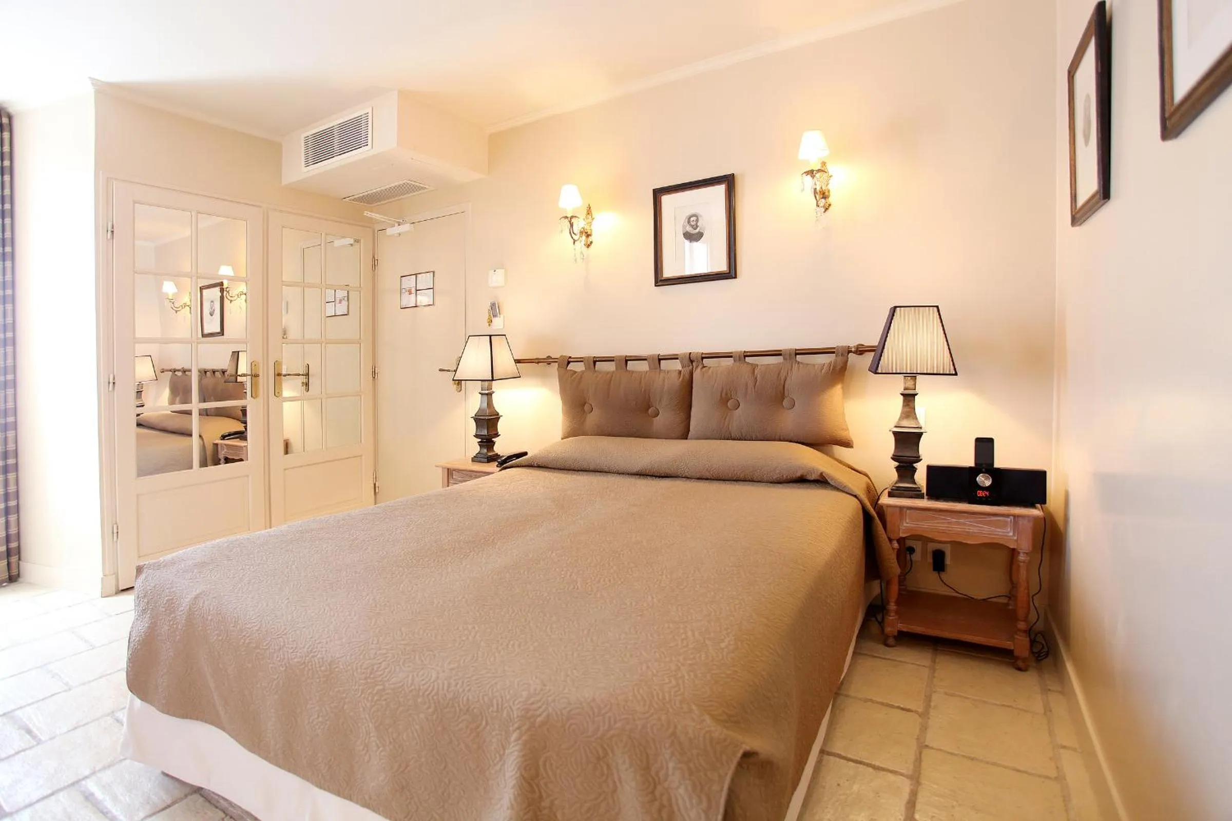 Bed in Hotel Albe Bastille