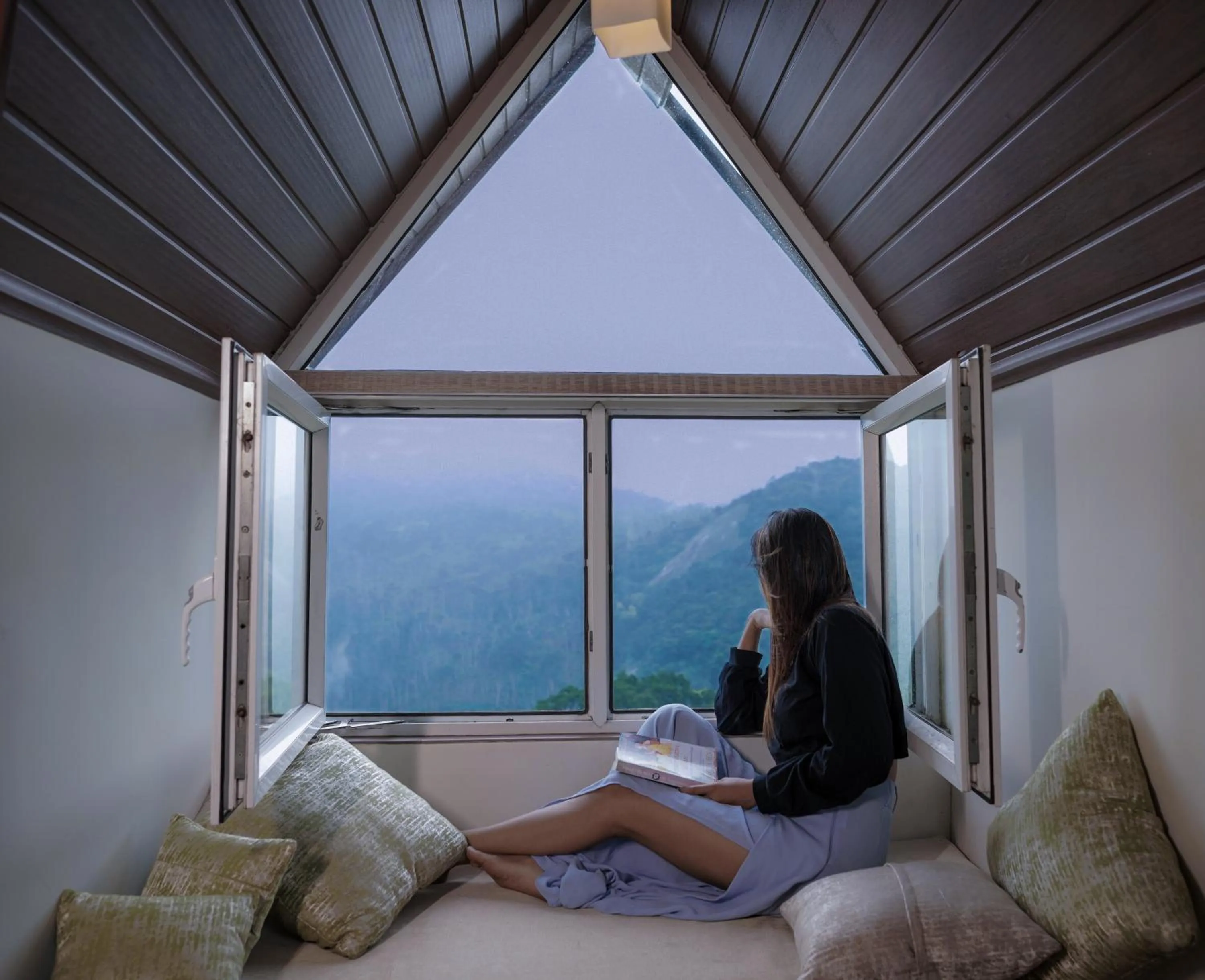 Mountain view in Shola Crown Resort - Munnar