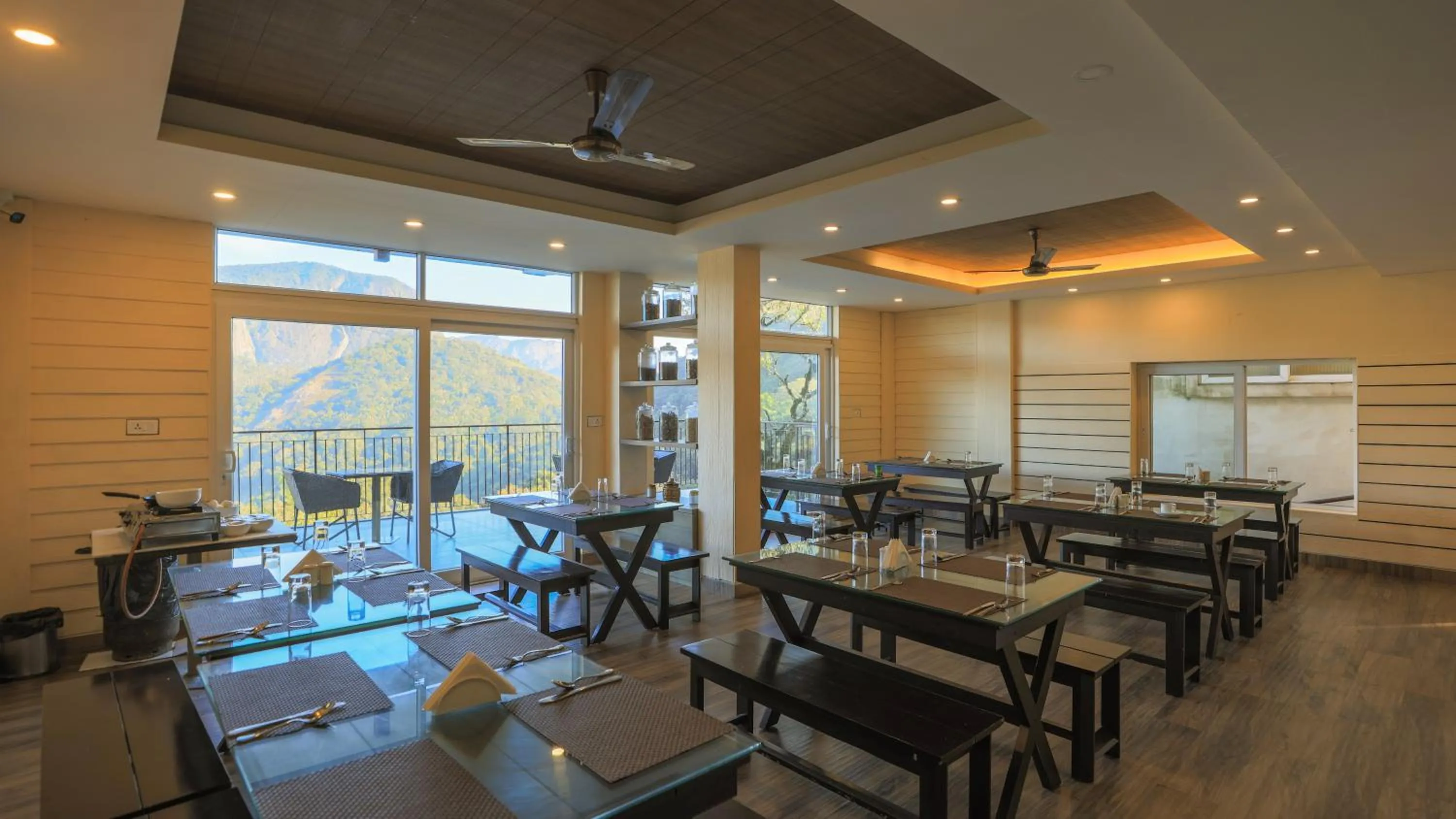 Restaurant/places to eat in Shola Crown Resort - Munnar