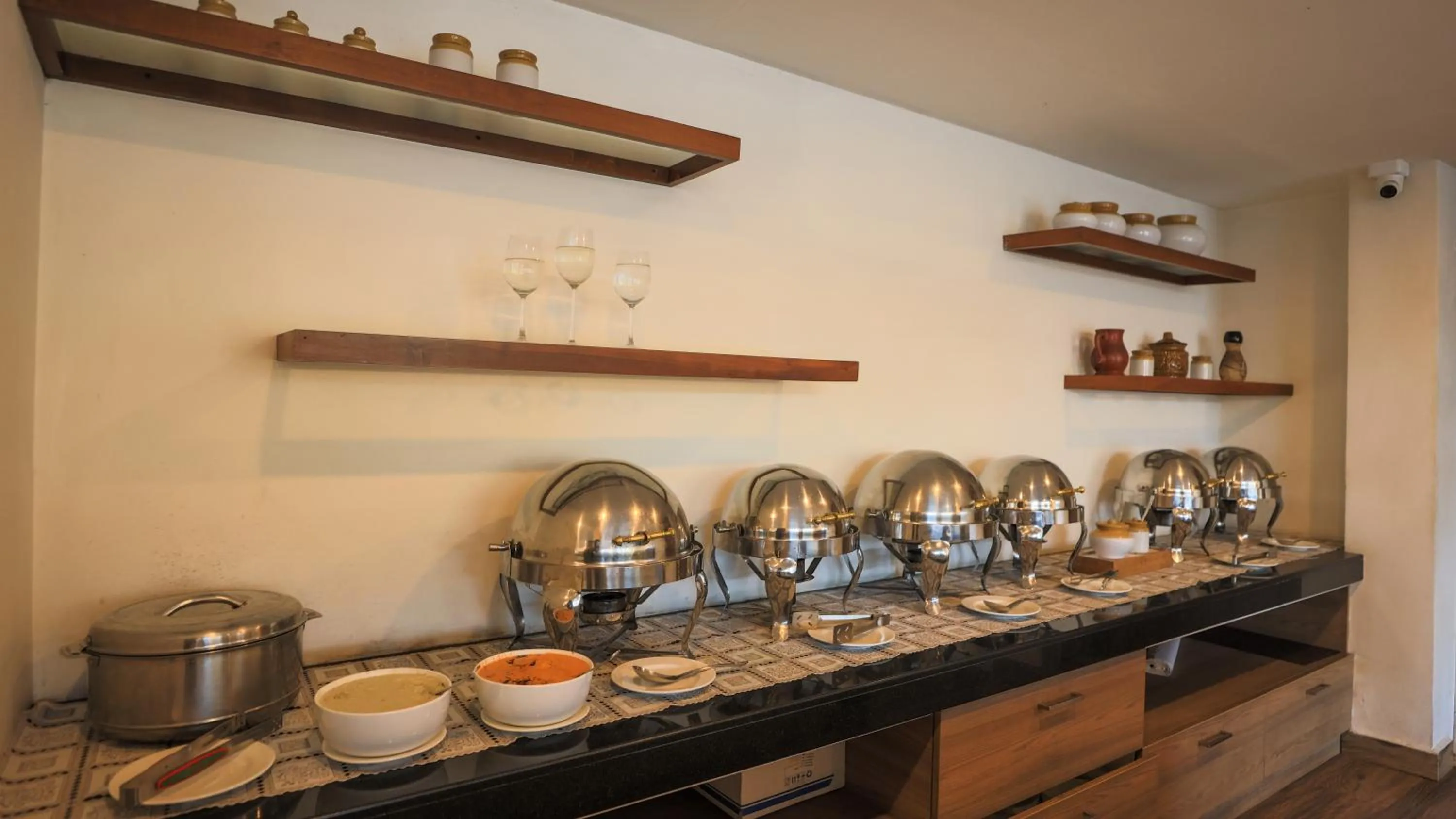 Restaurant/places to eat in Shola Crown Resort - Munnar